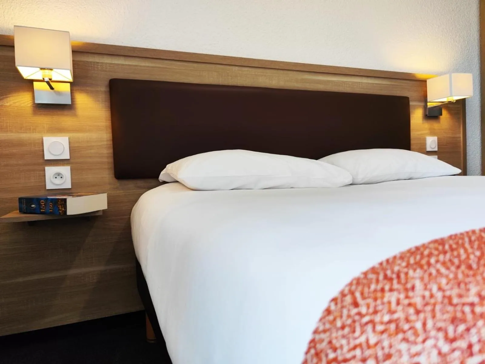 Photo of the whole room, Bed in Hôtel Hélianthe