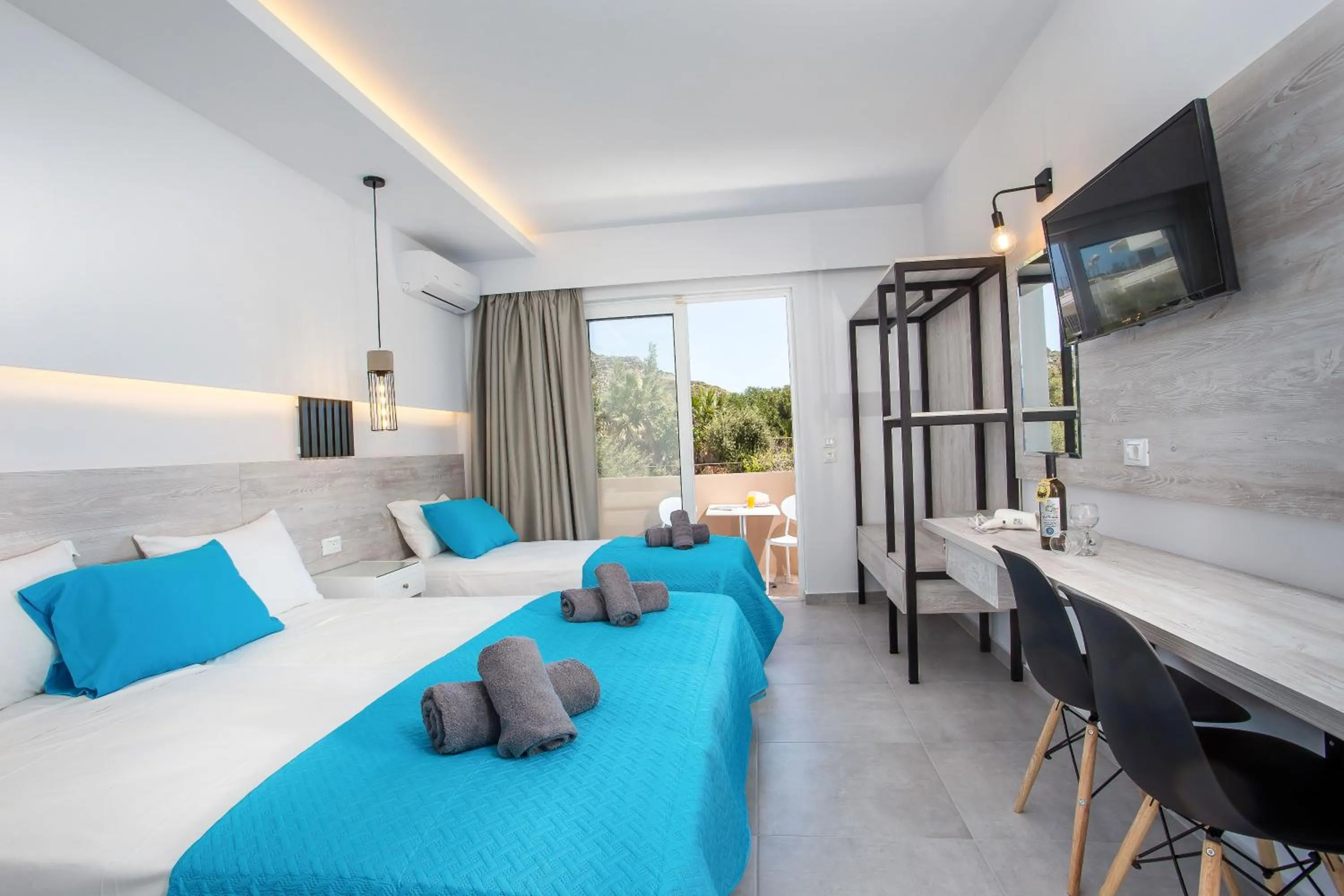 Photo of the whole room, Bed in CasaStavris - Aparts & Pool Suites