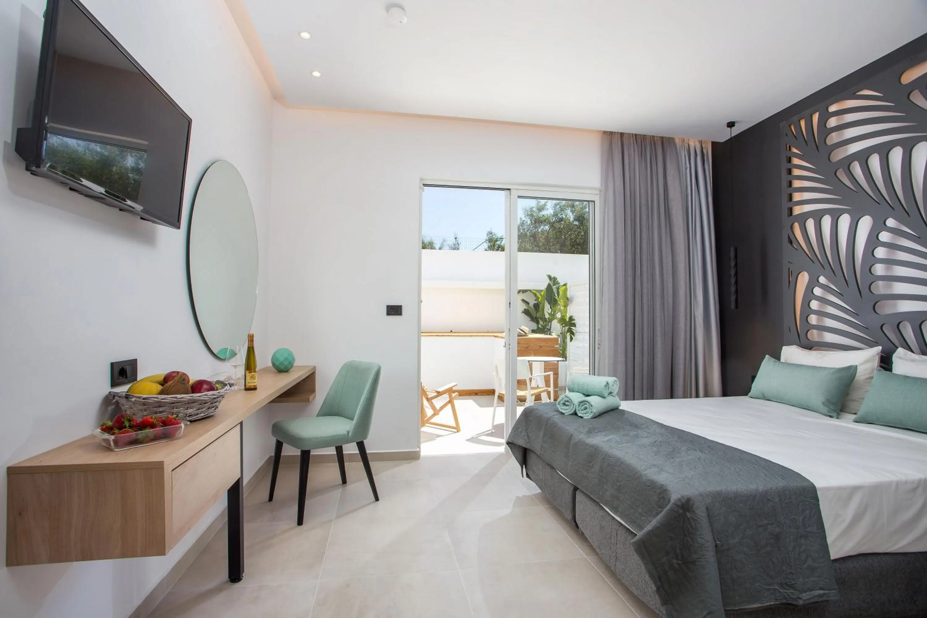 Photo of the whole room, Bed in CasaStavris - Aparts & Pool Suites