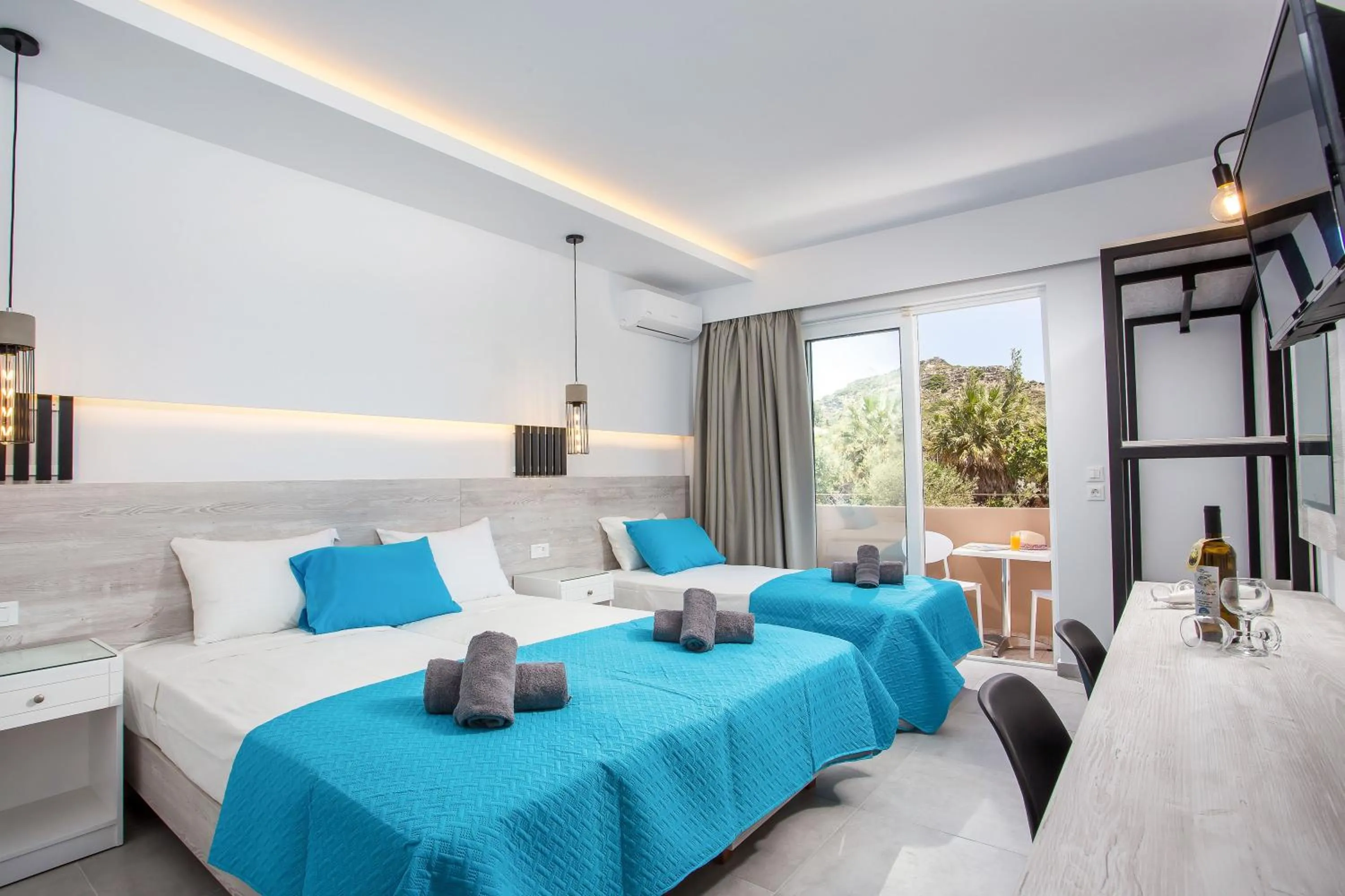 Photo of the whole room, Bed in CasaStavris - Aparts & Pool Suites