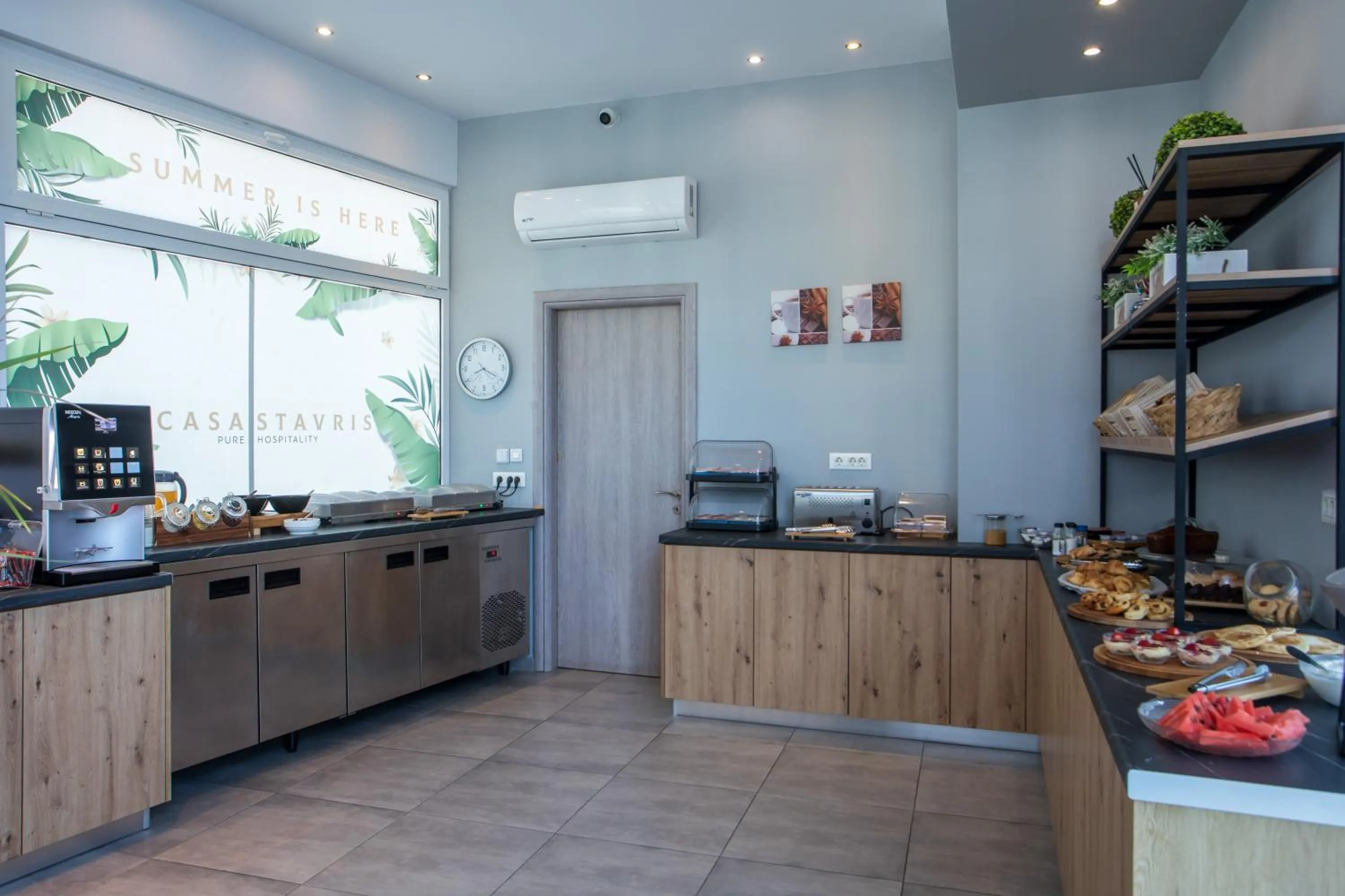 Breakfast in CasaStavris - Aparts & Pool Suites