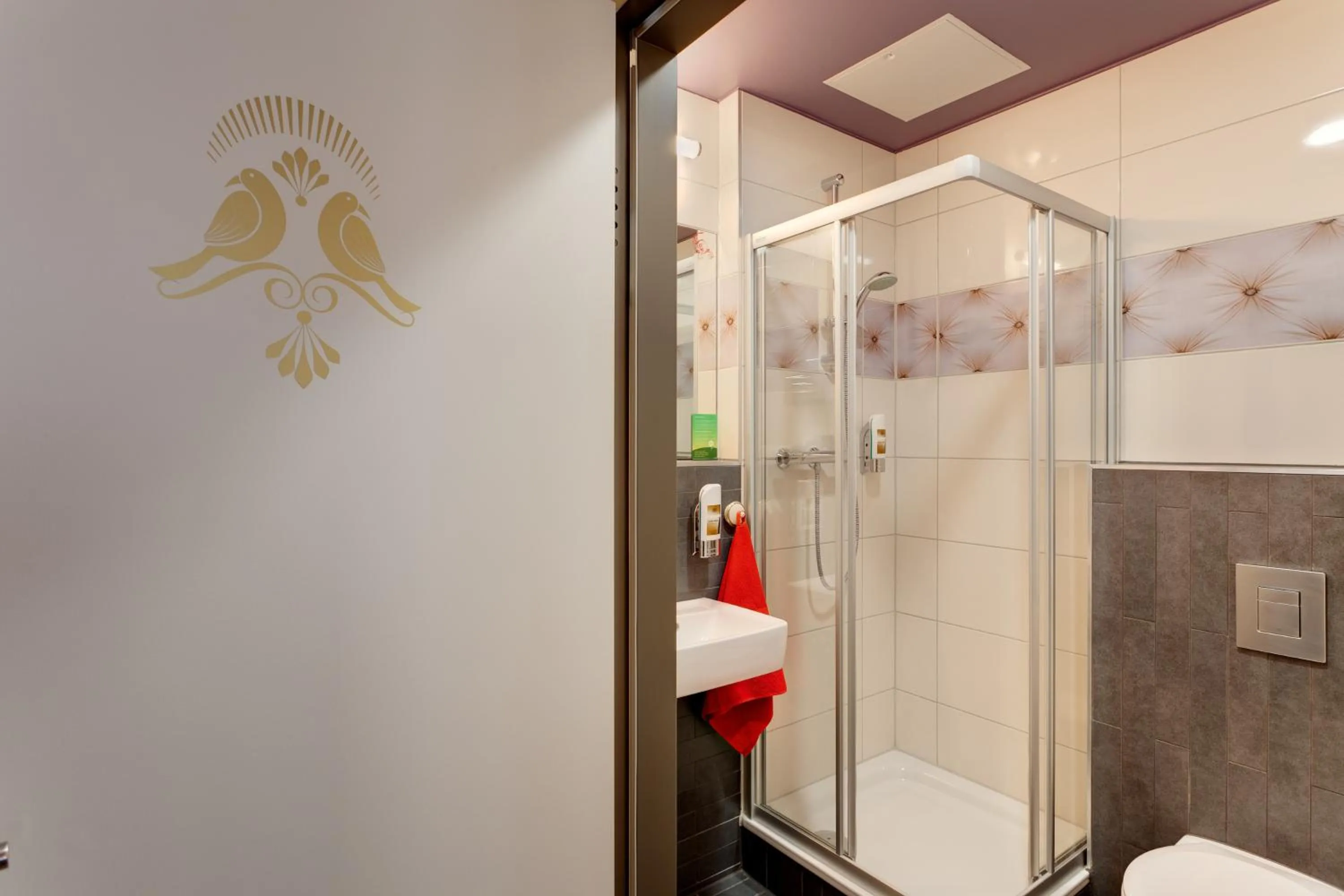 Bathroom in MEININGER Hotel Wien Downtown Sissi