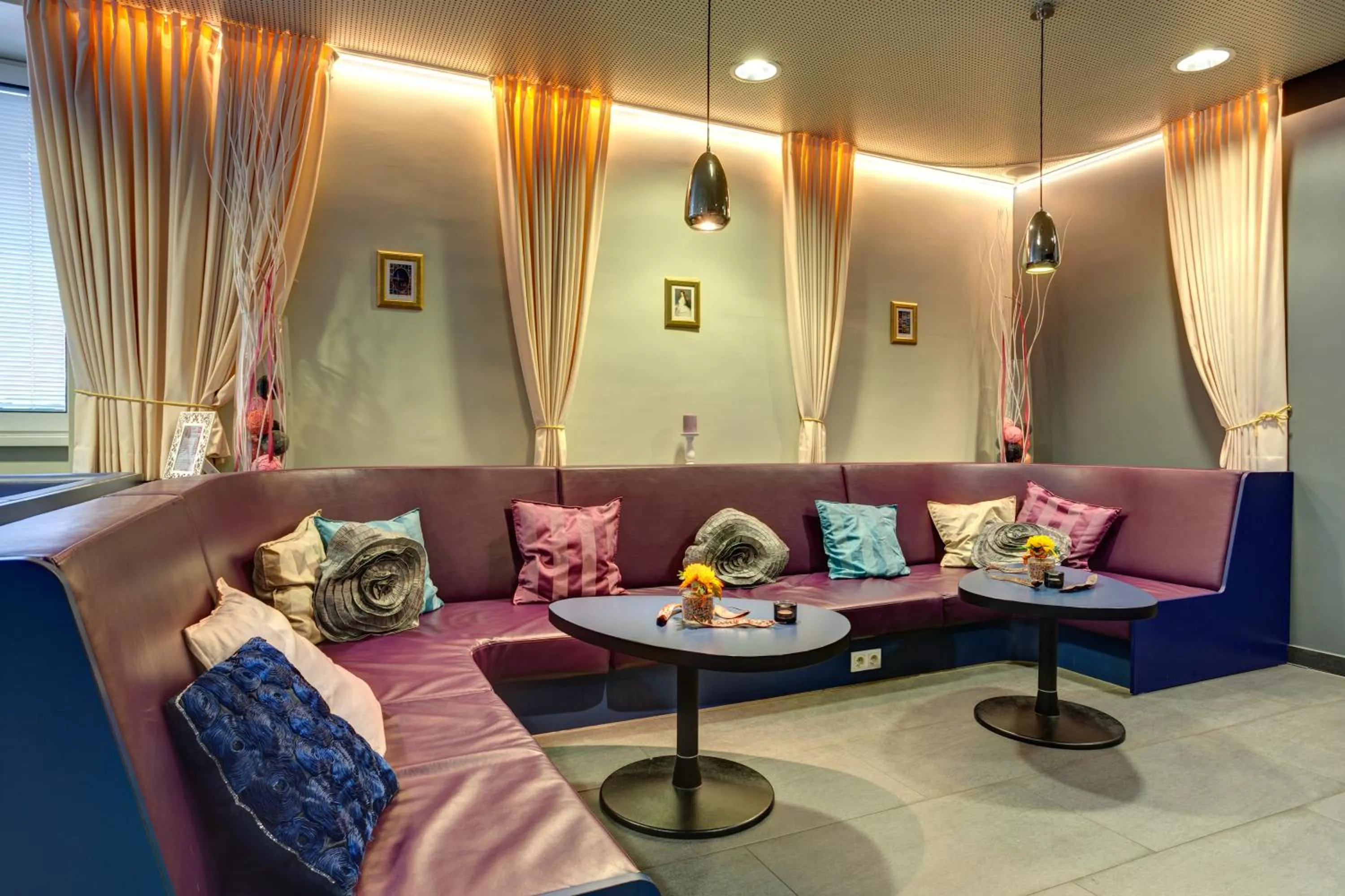 Lounge or bar in MEININGER Hotel Wien Downtown Sissi