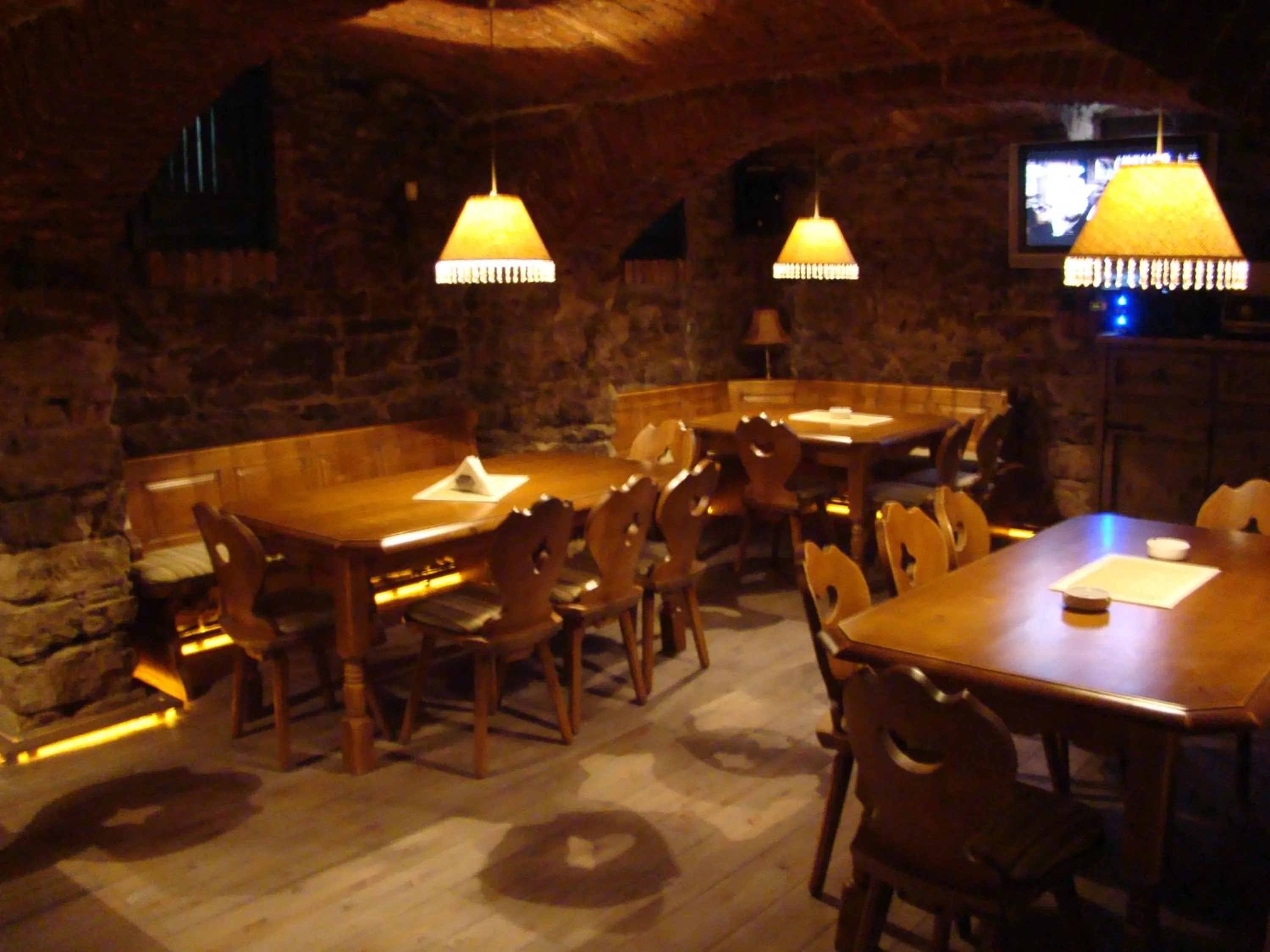 Restaurant/places to eat in Hotel Clasic