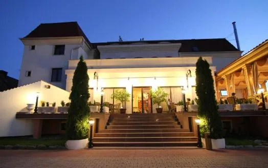 Facade/entrance in Hotel Clasic