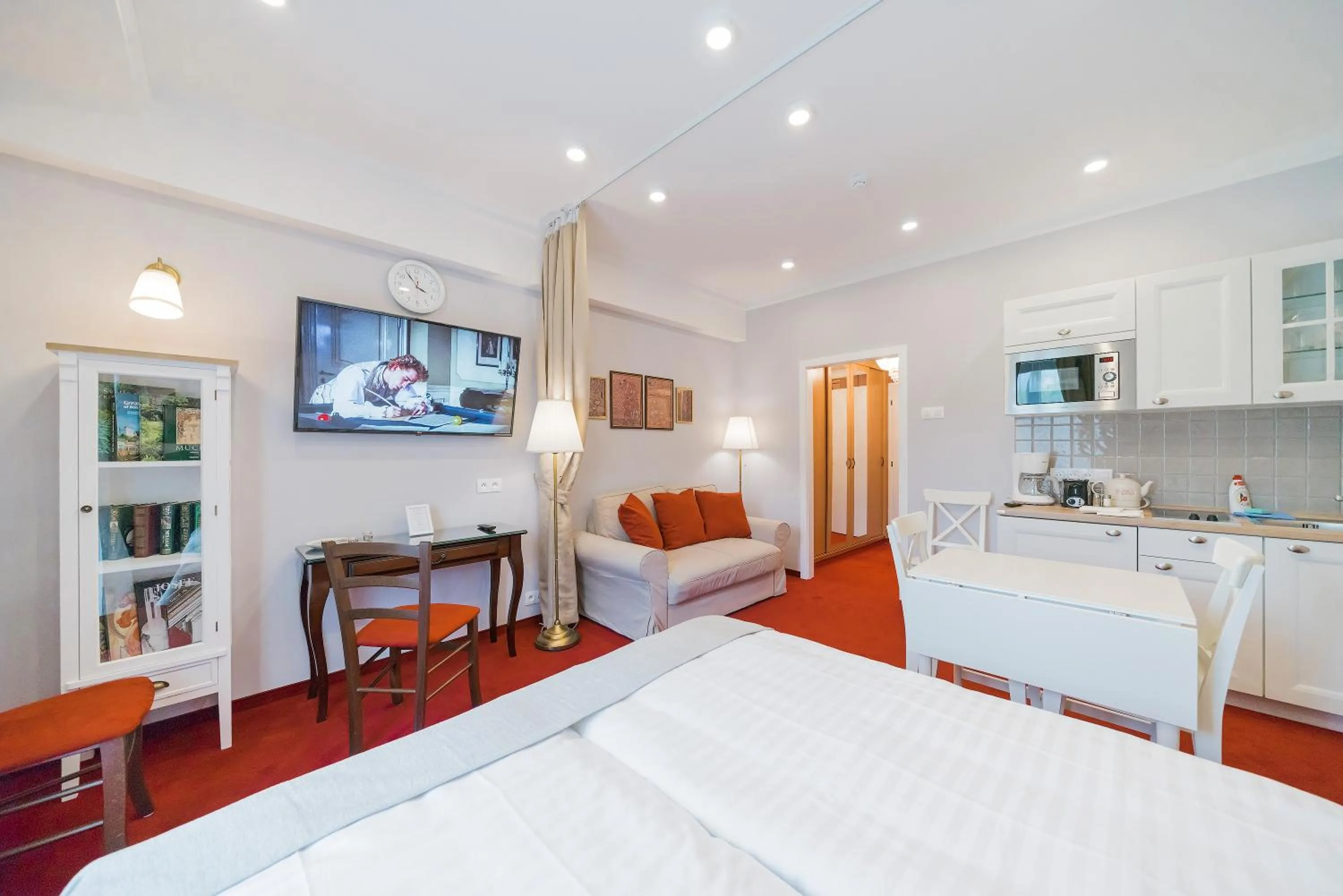 Kitchen or kitchenette, Bed in Revelton Studios Františkovy Lázně