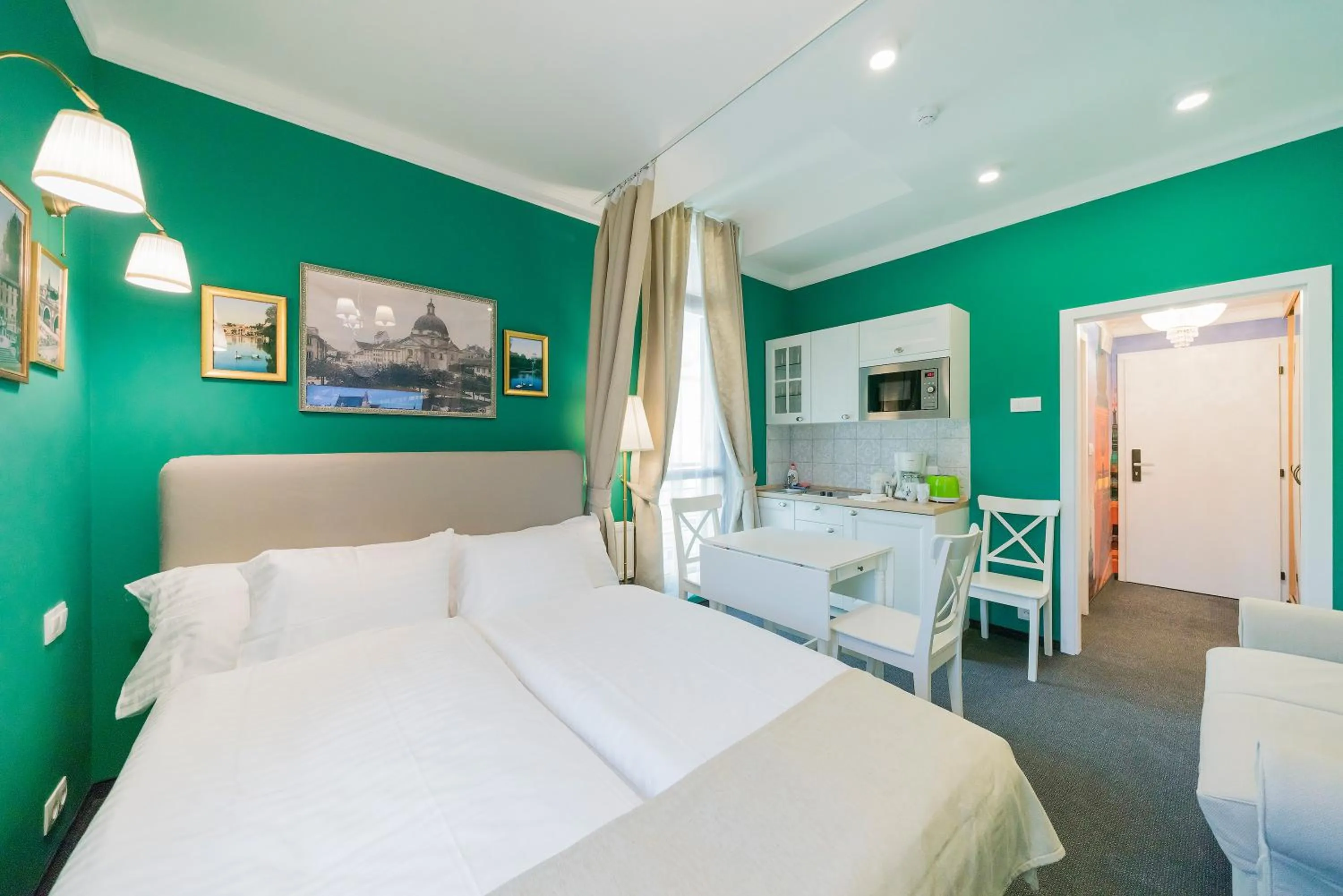 Kitchen or kitchenette, Bed in Revelton Studios Františkovy Lázně