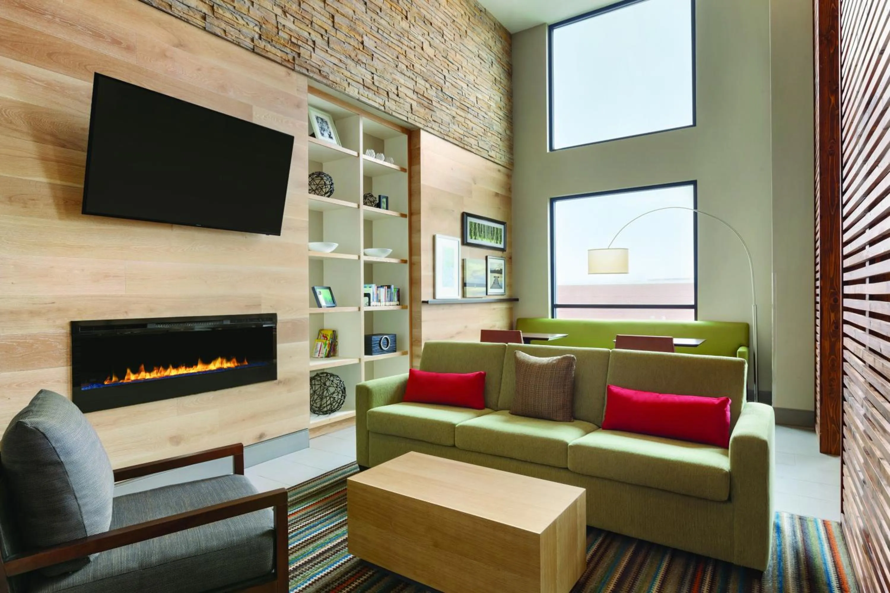 Communal lounge/ TV room in Country Inn & Suites by Radisson Ocean City