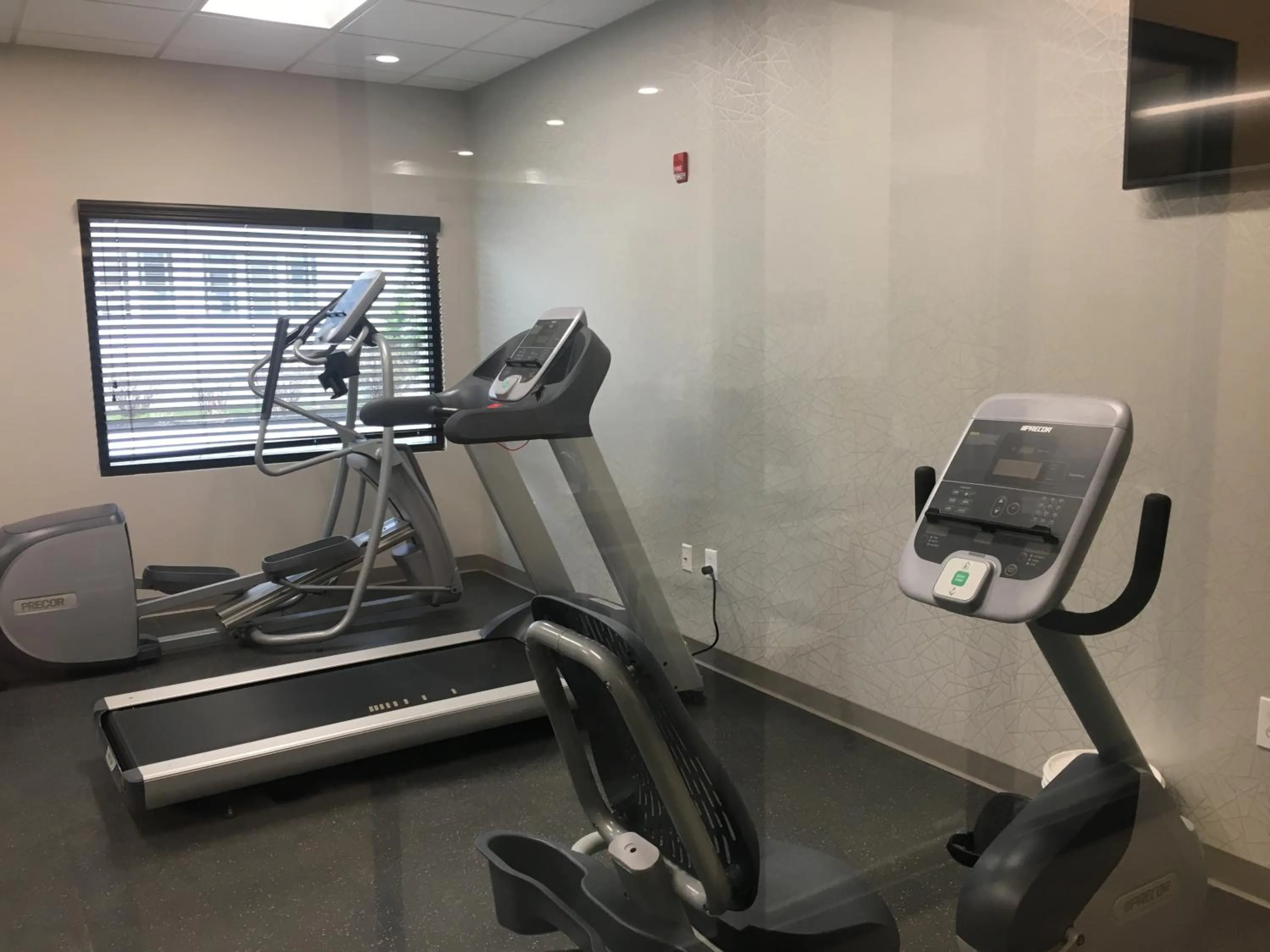 Fitness centre/facilities in Country Inn & Suites by Radisson Ocean City