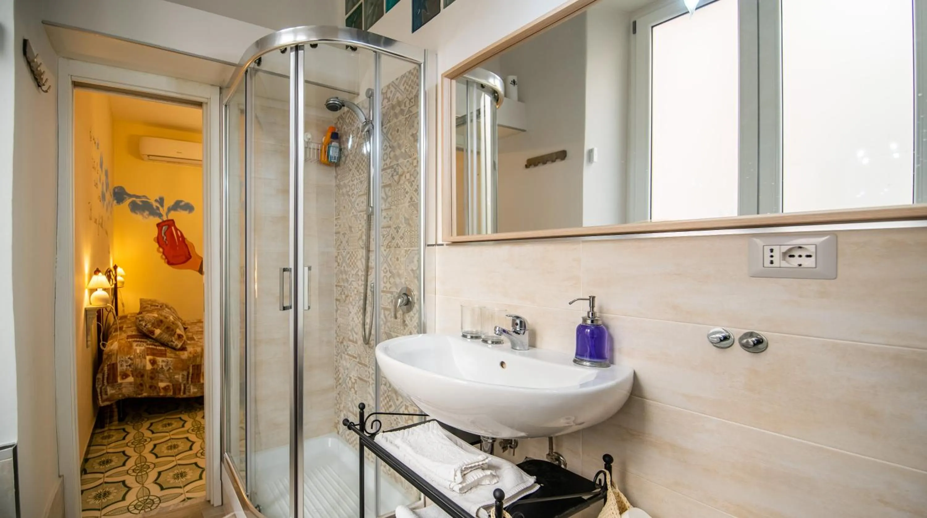 Bathroom in Terre Dipinte