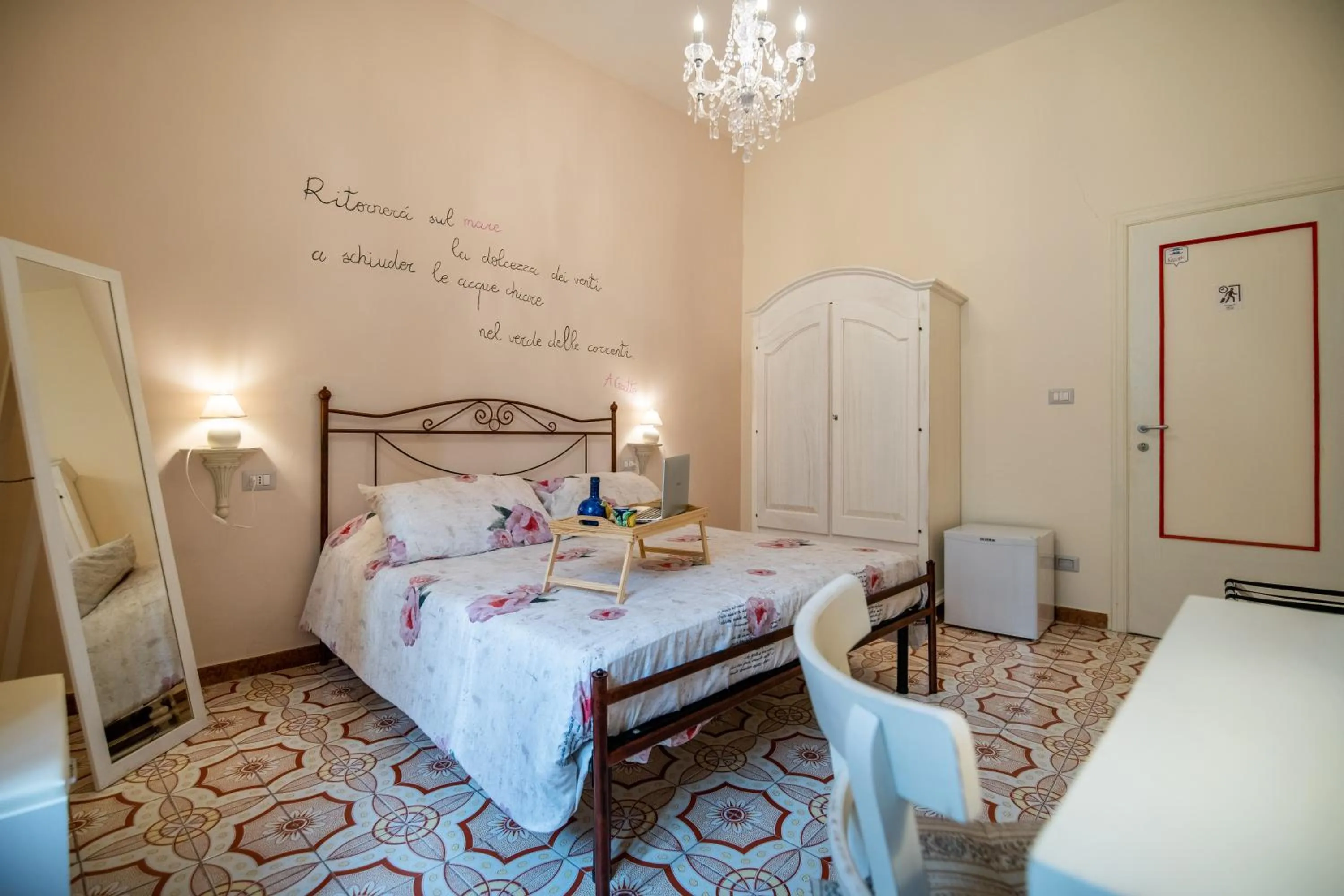 Photo of the whole room, Bed in Terre Dipinte