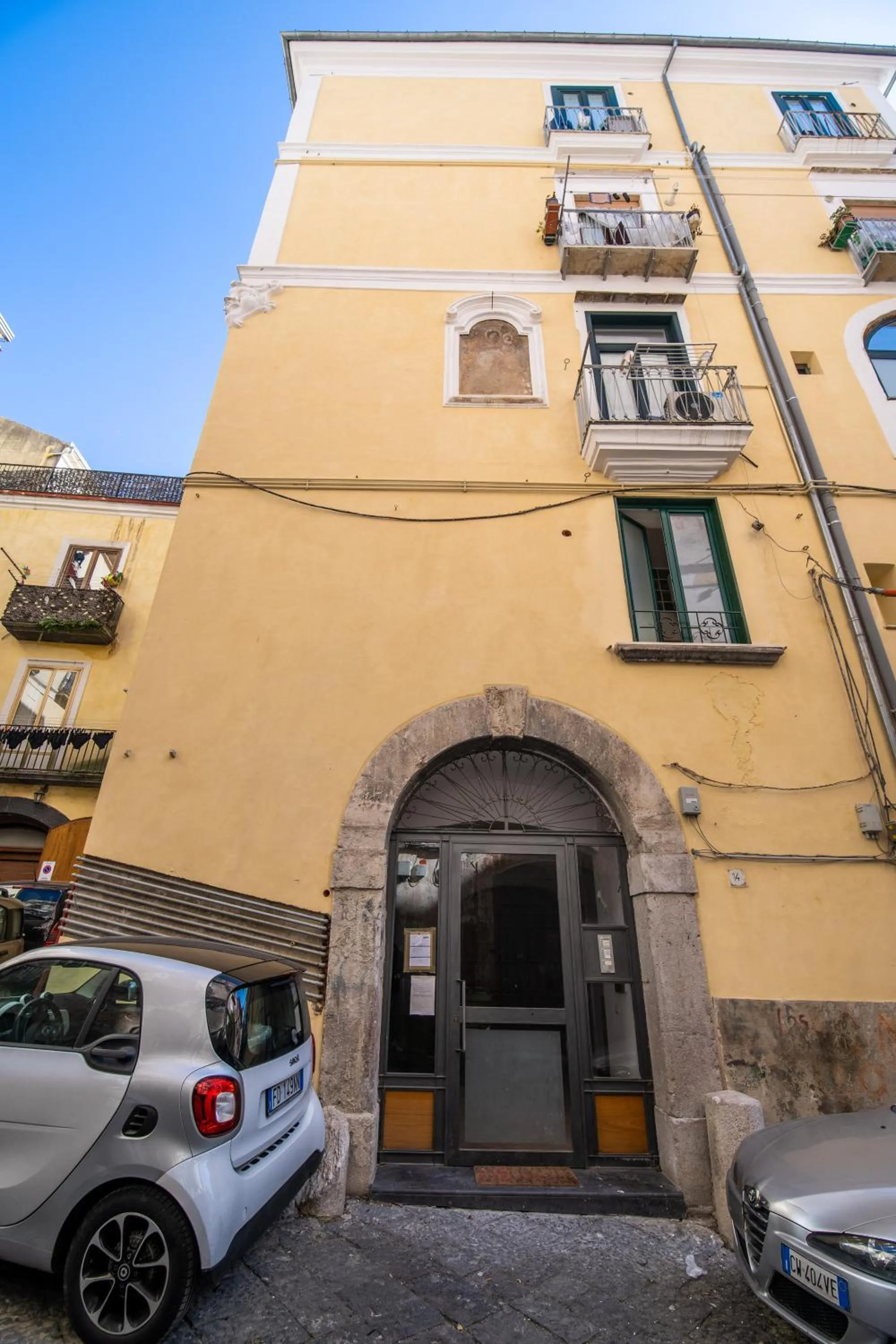 Property building in Terre Dipinte