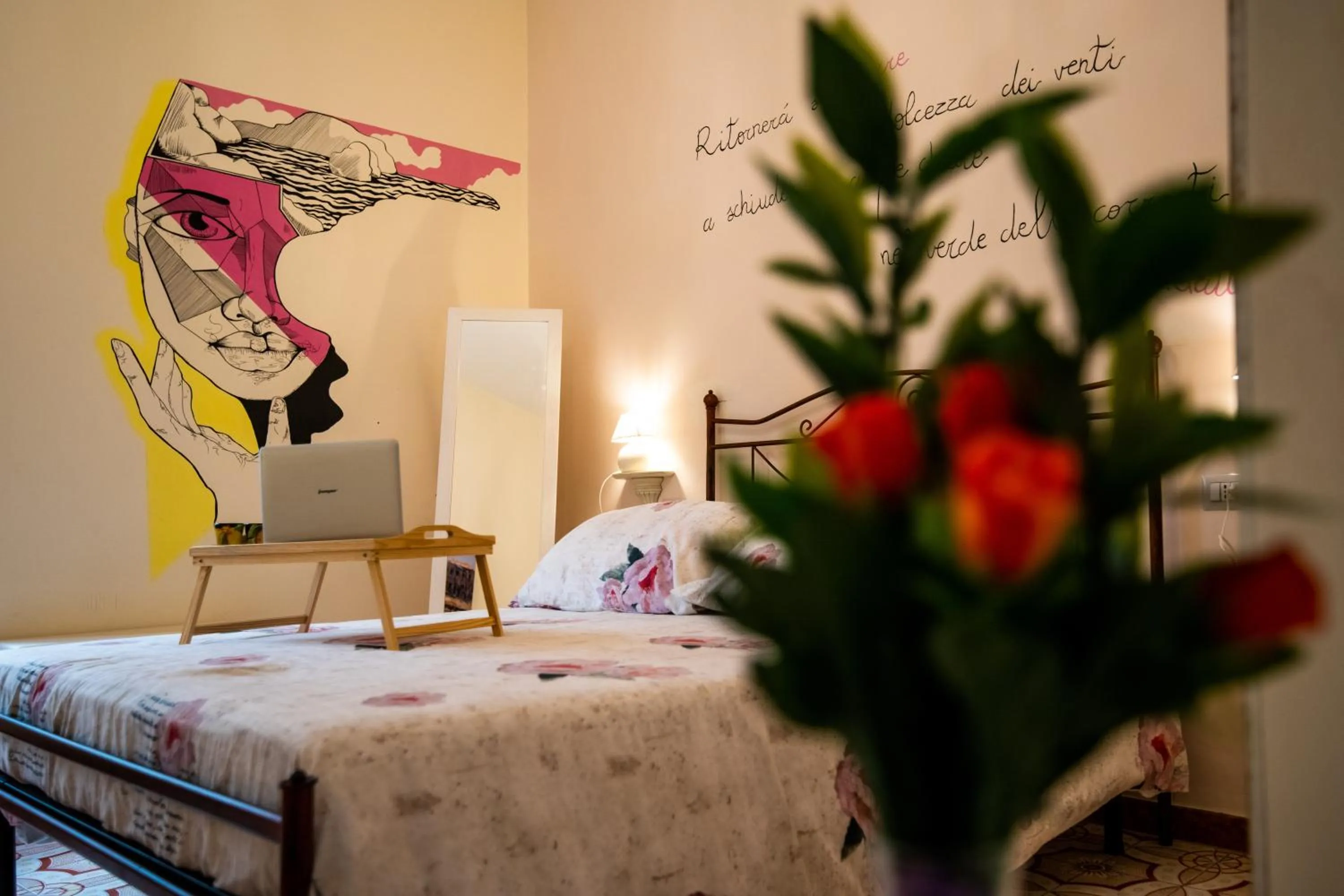 Decorative detail, Bed in Terre Dipinte