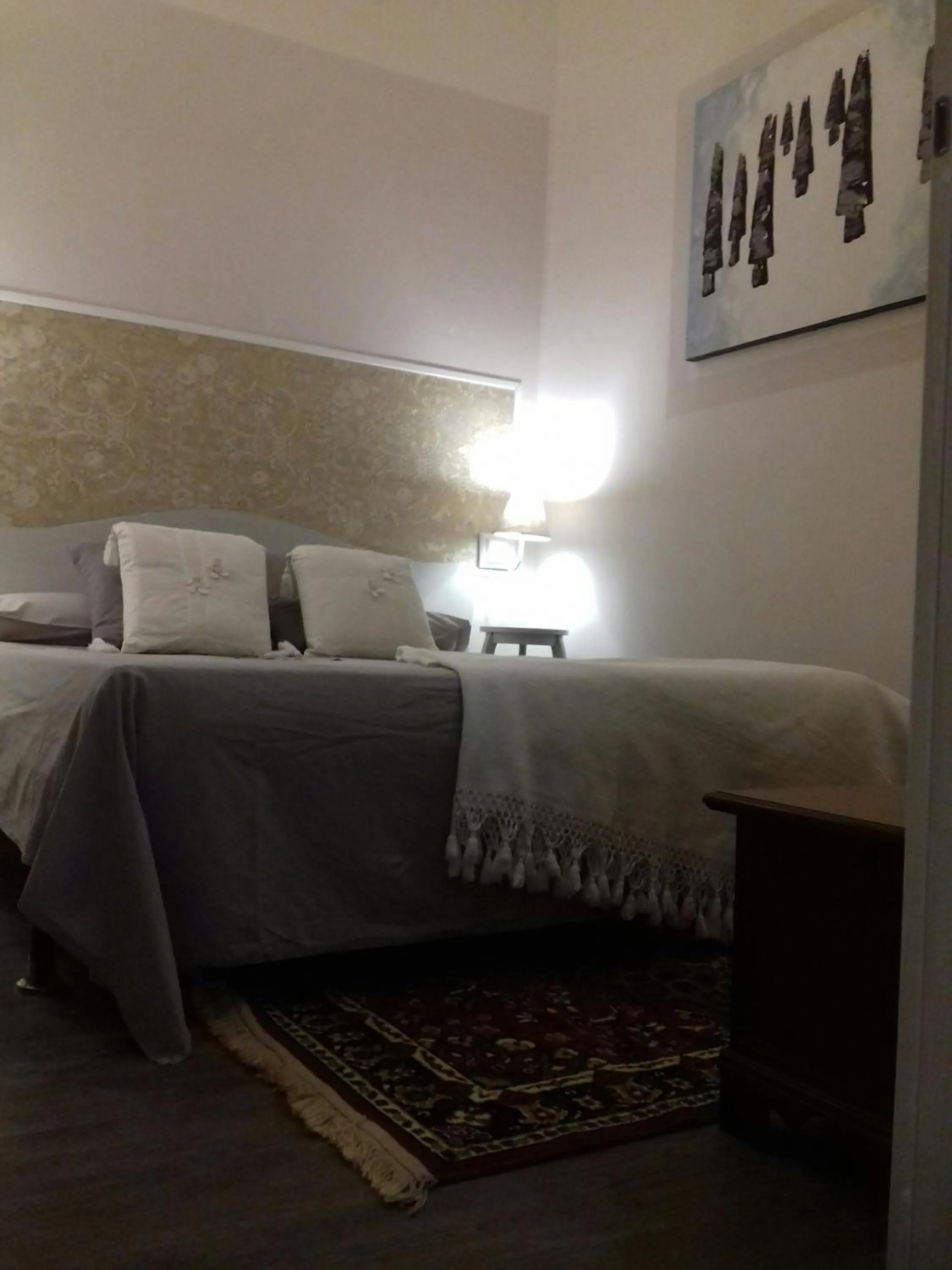 Bedroom, Bed in Leodi