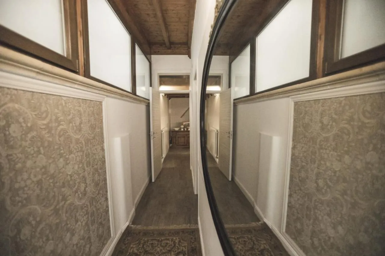 Inner courtyard view in Leodi