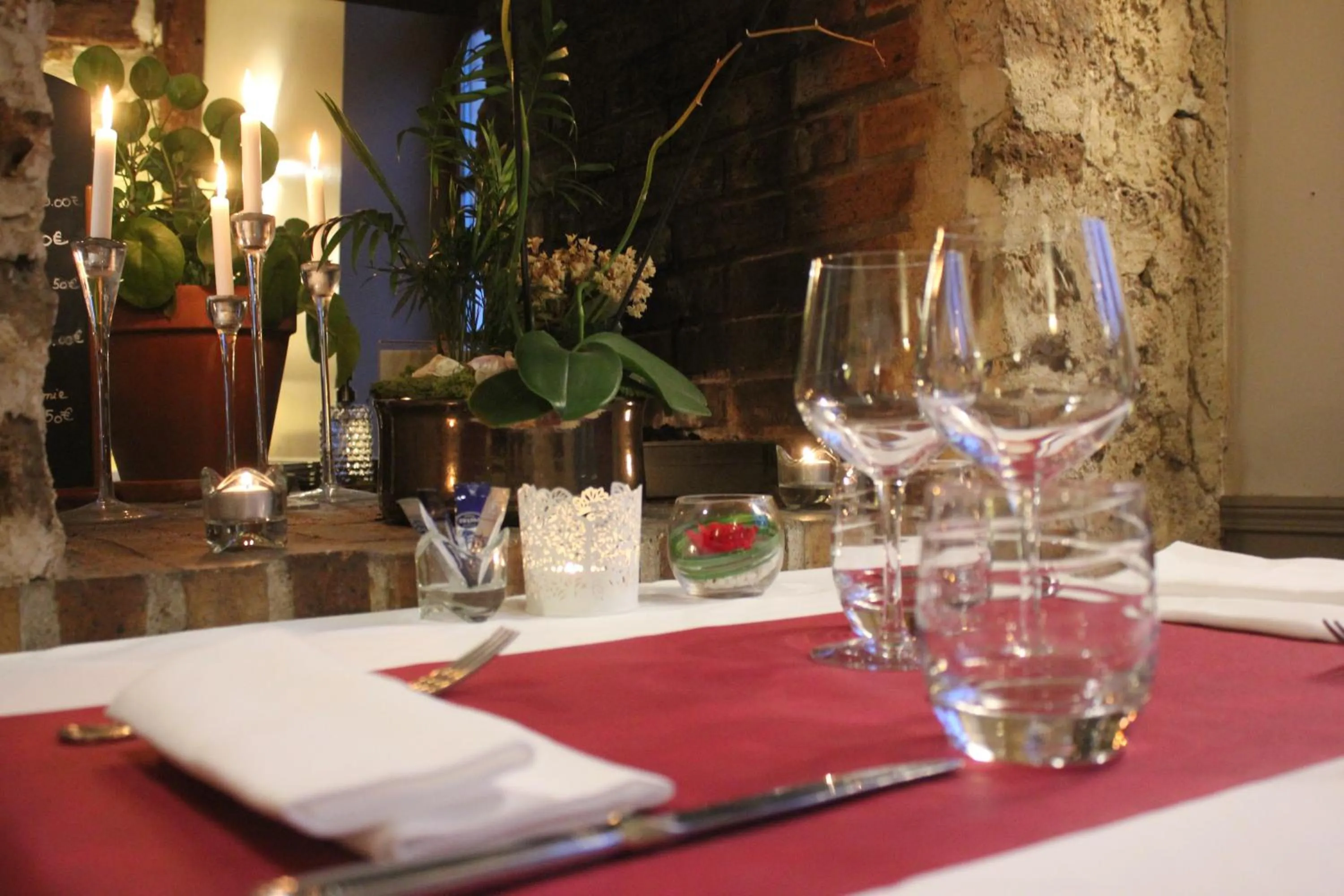 Restaurant/places to eat in Logis Hôtel - Le Manoir de Sauvegrain