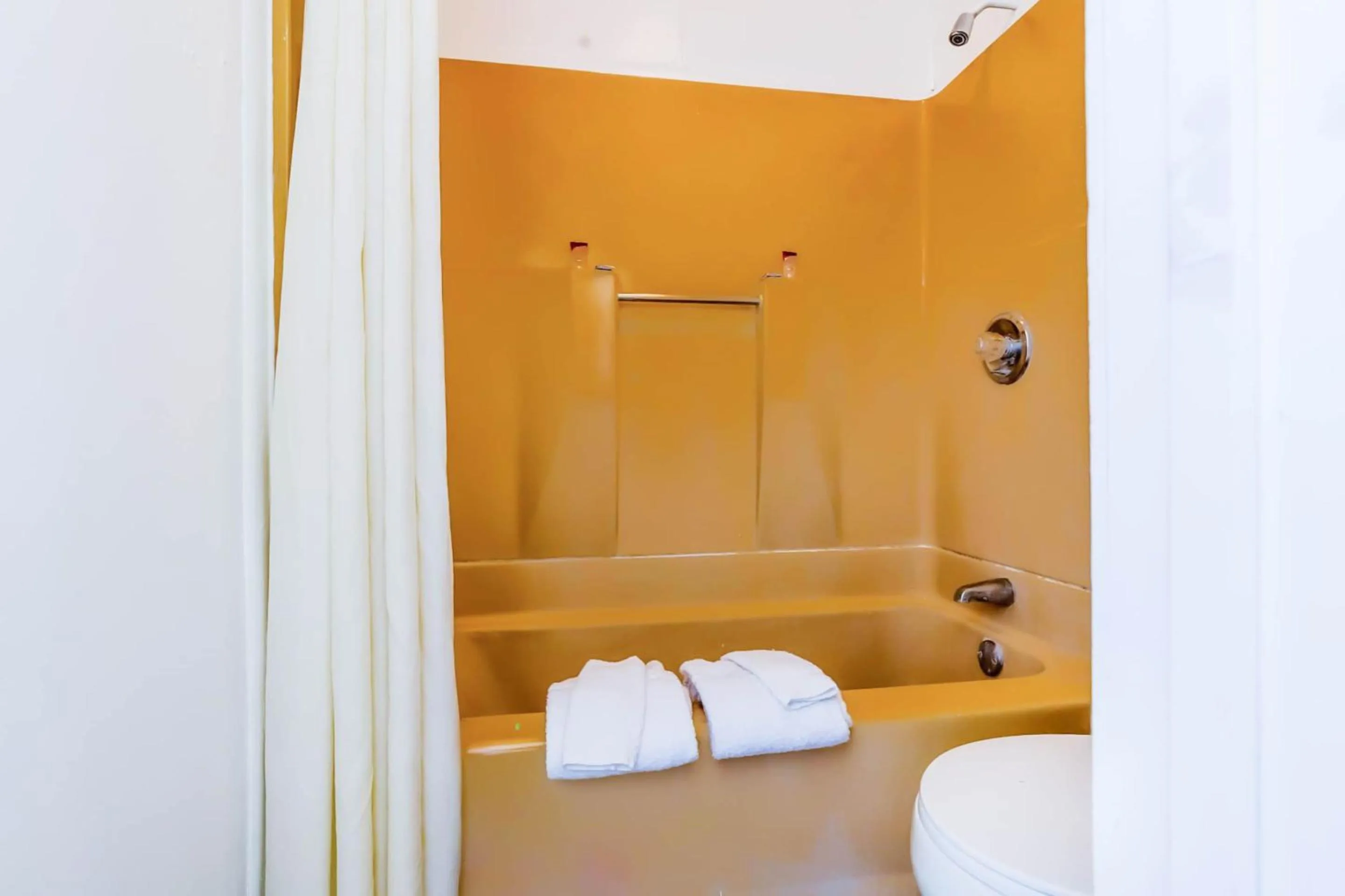 Bathroom in Country Hearth Inn & Suites By OYO Sturgis