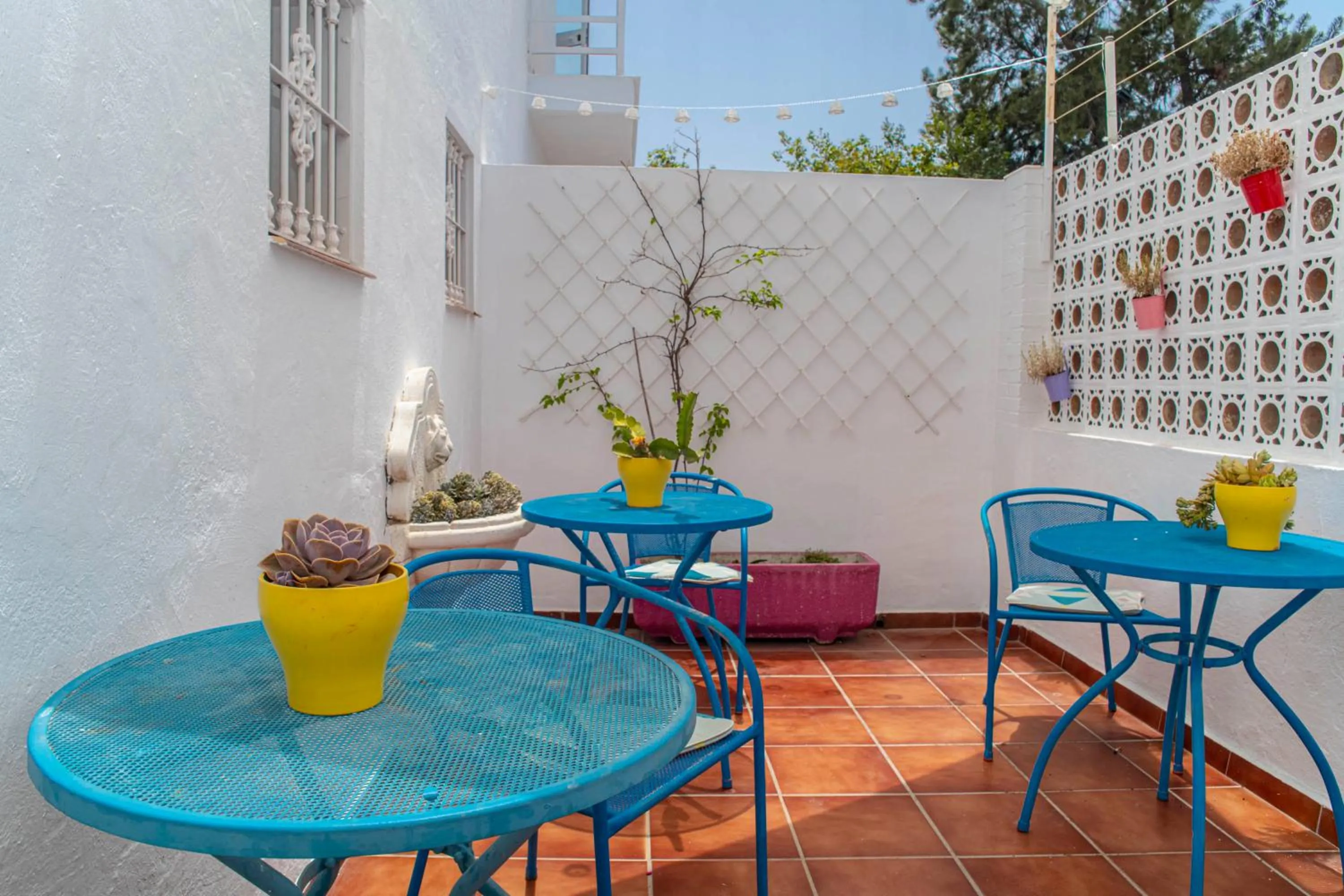 Patio in La Moraga de Poniente Malaga Hostel