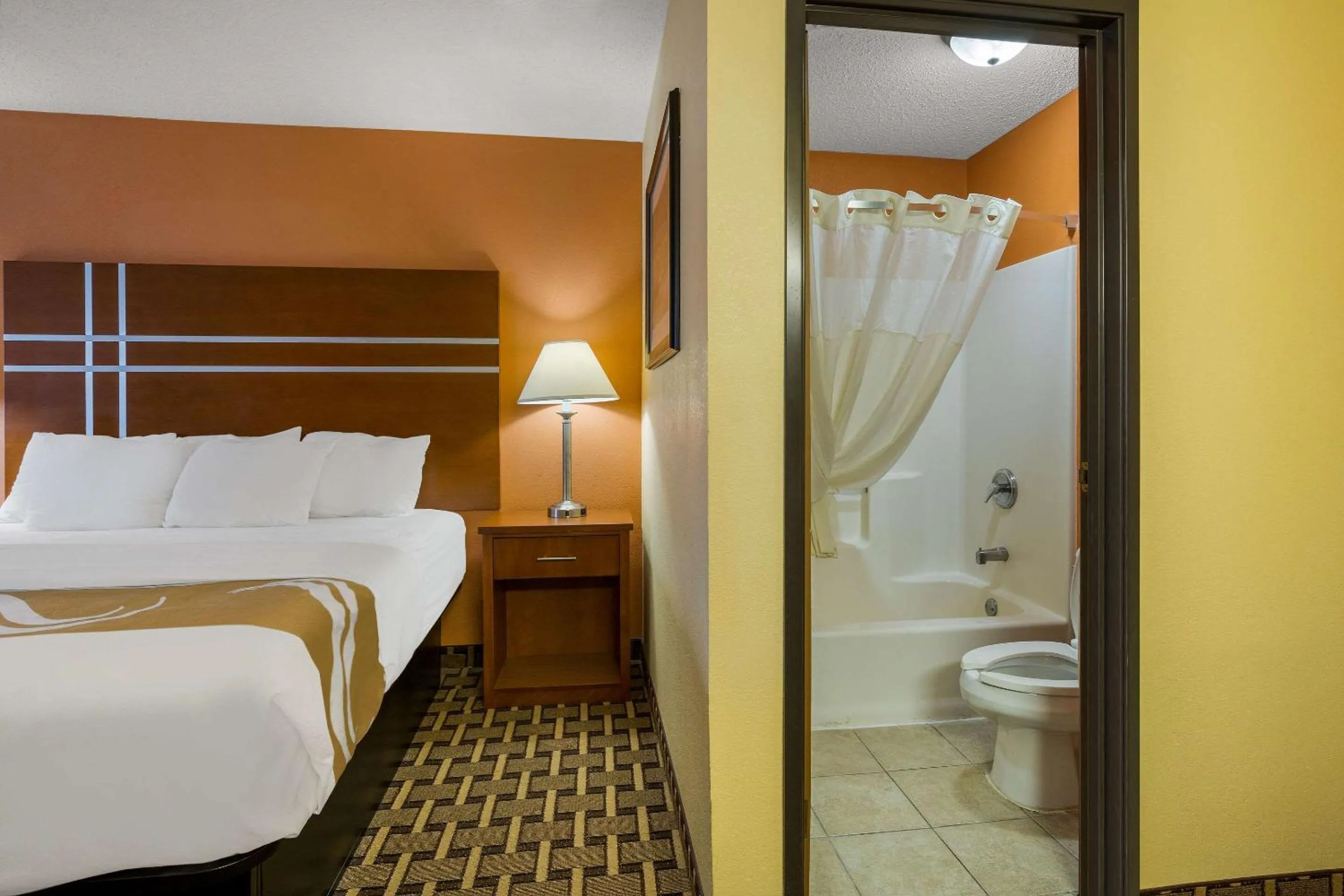 Bedroom, Bed in Quality Inn Ashland East