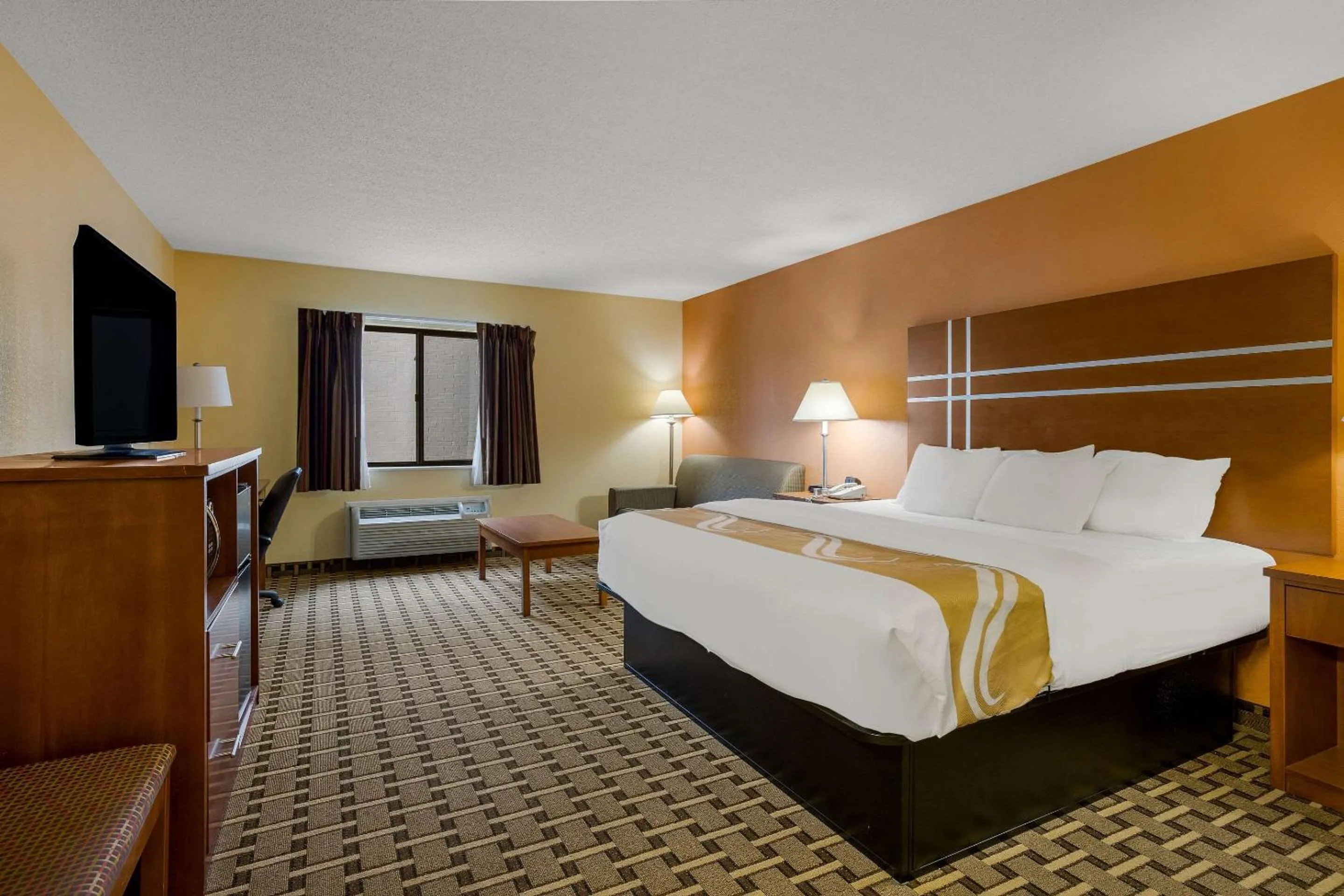 Bedroom, Bed in Quality Inn Ashland East