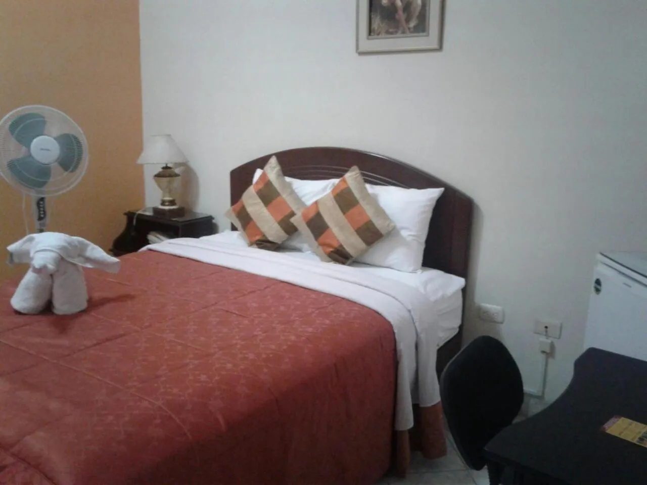 Bed in Hotel Plaza Bolognesi 344