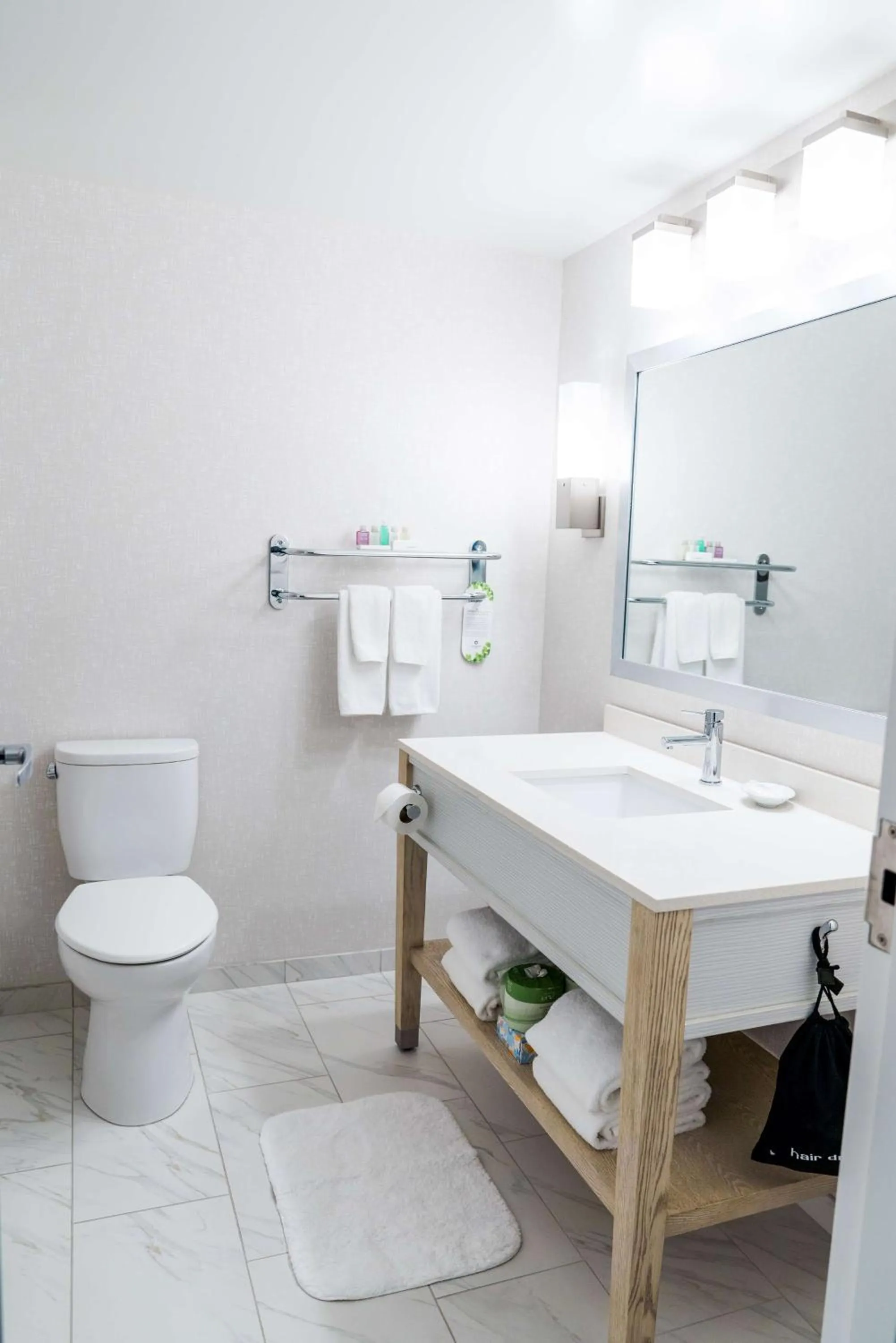 Bedroom in Coast Hotel & Convention Centre