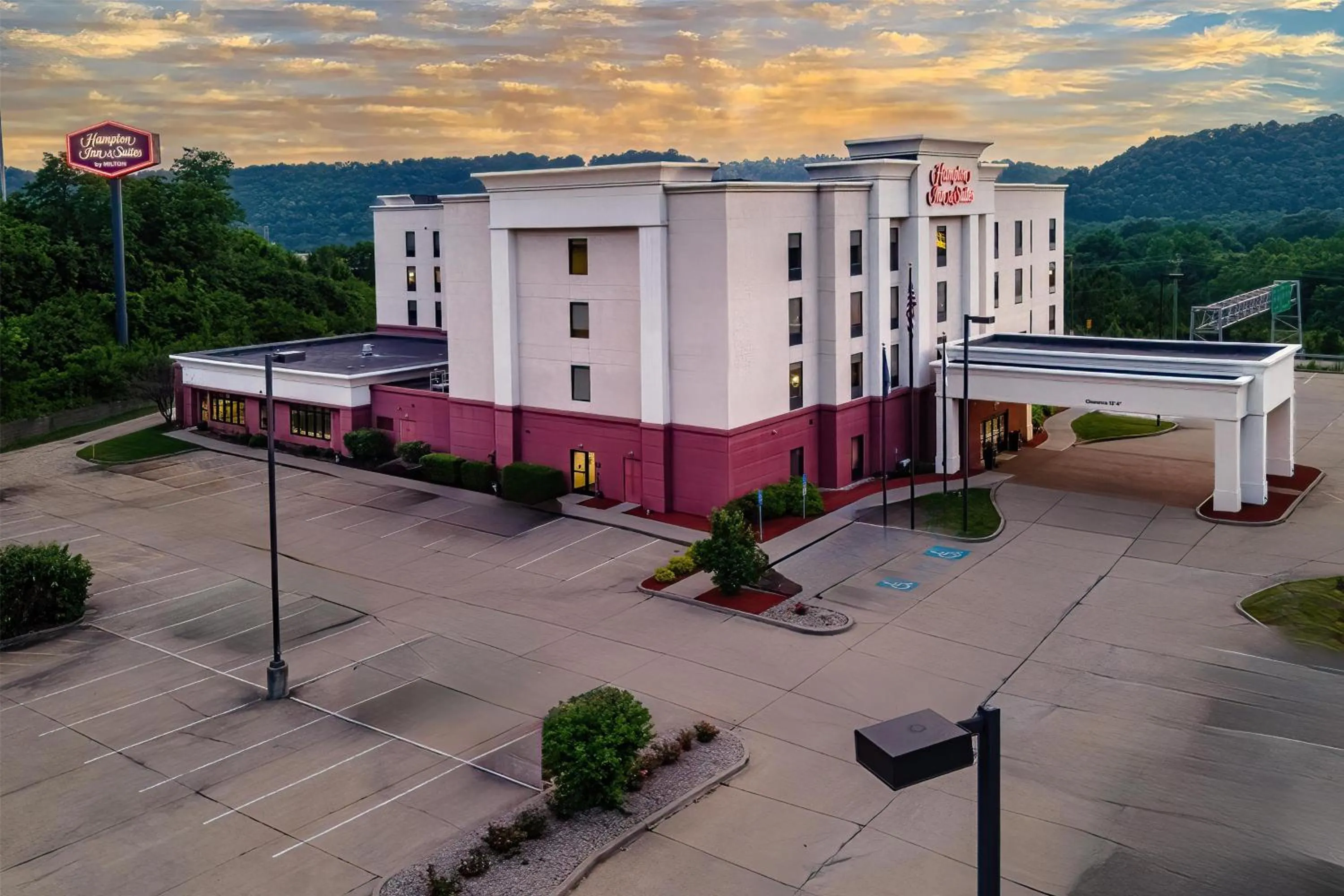 Property building in Hampton Inn & Suites Wilder