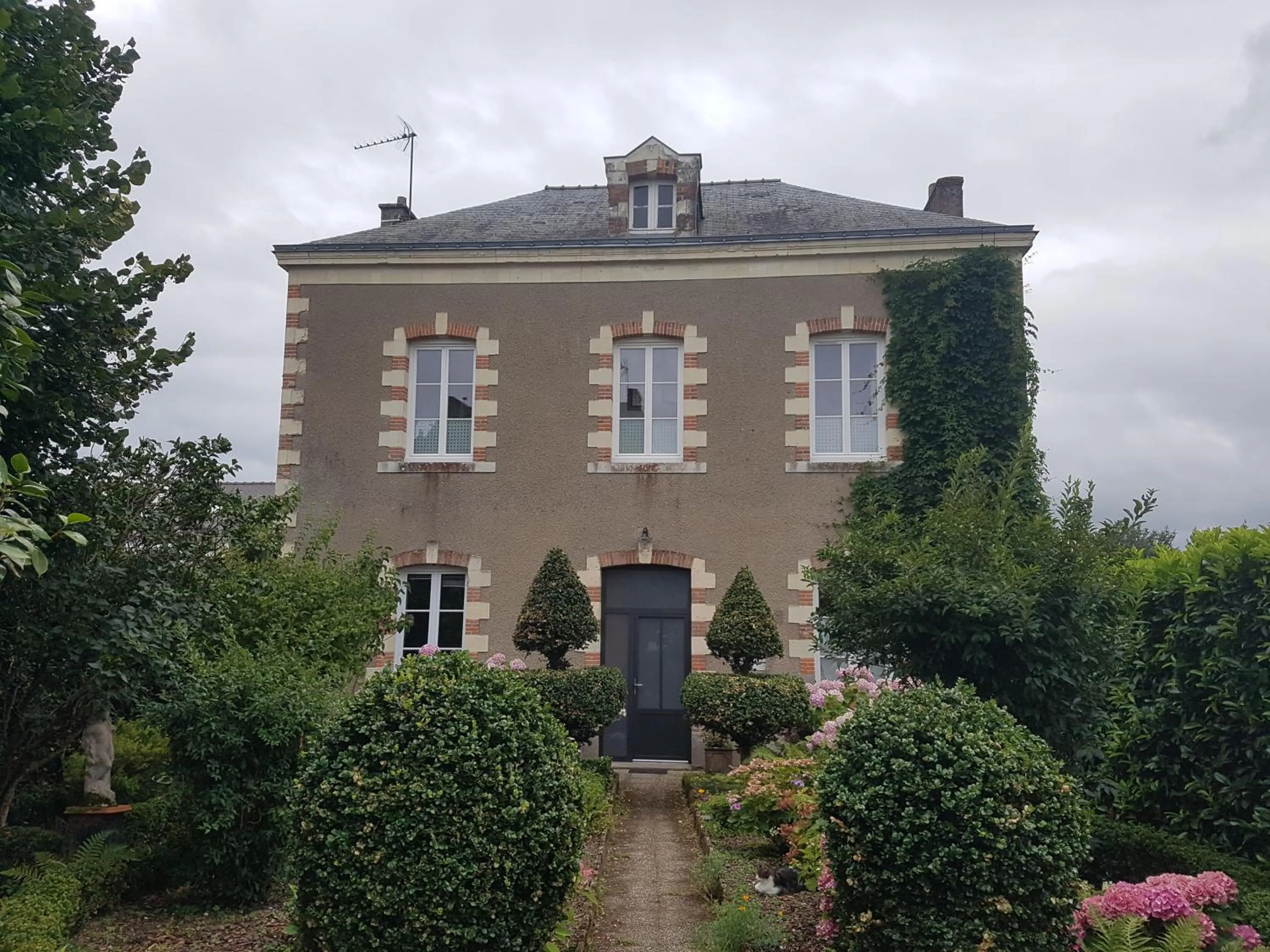 Property building in Gîte Mido