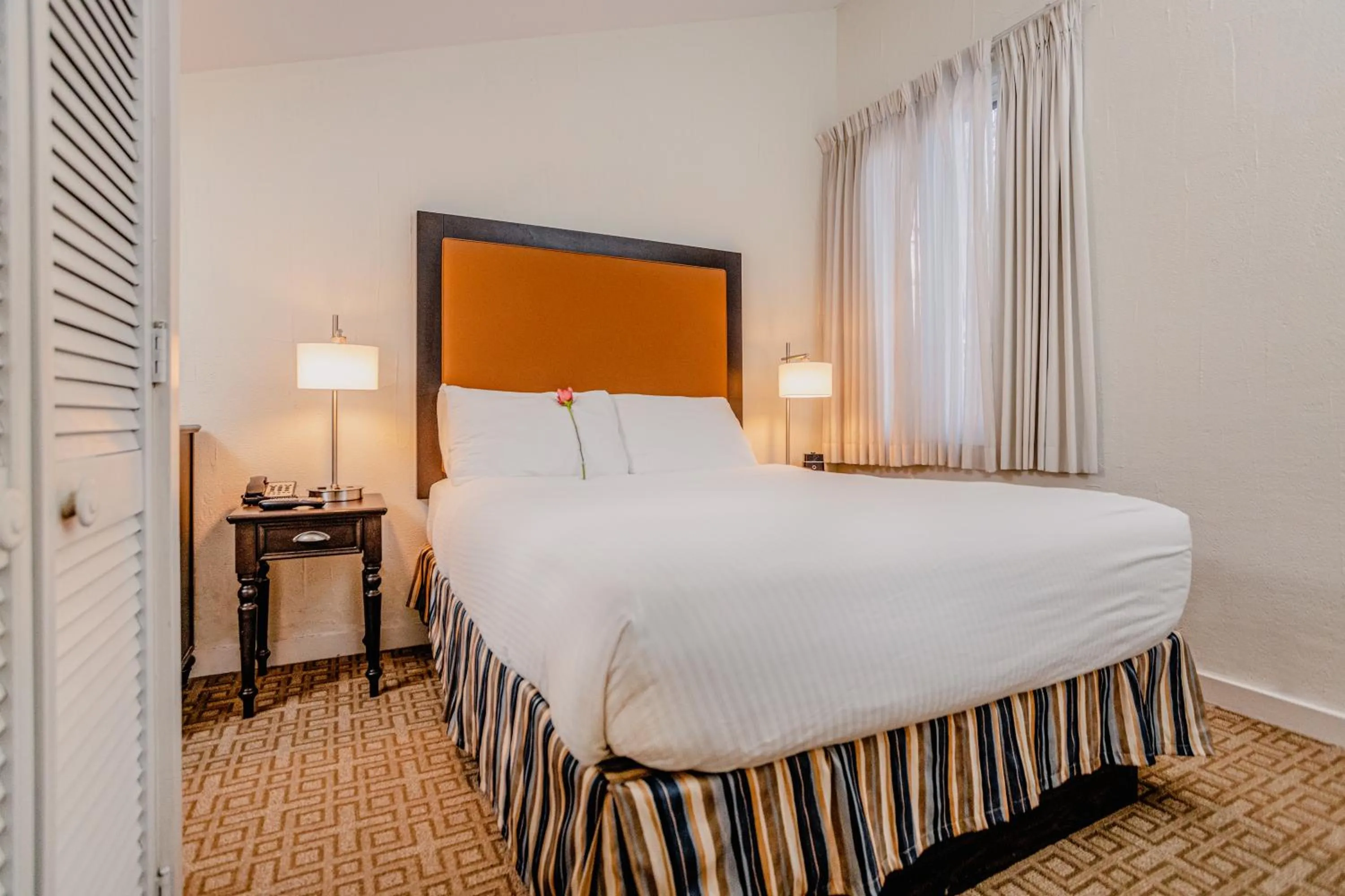 Bed in Millcroft Inn & Spa