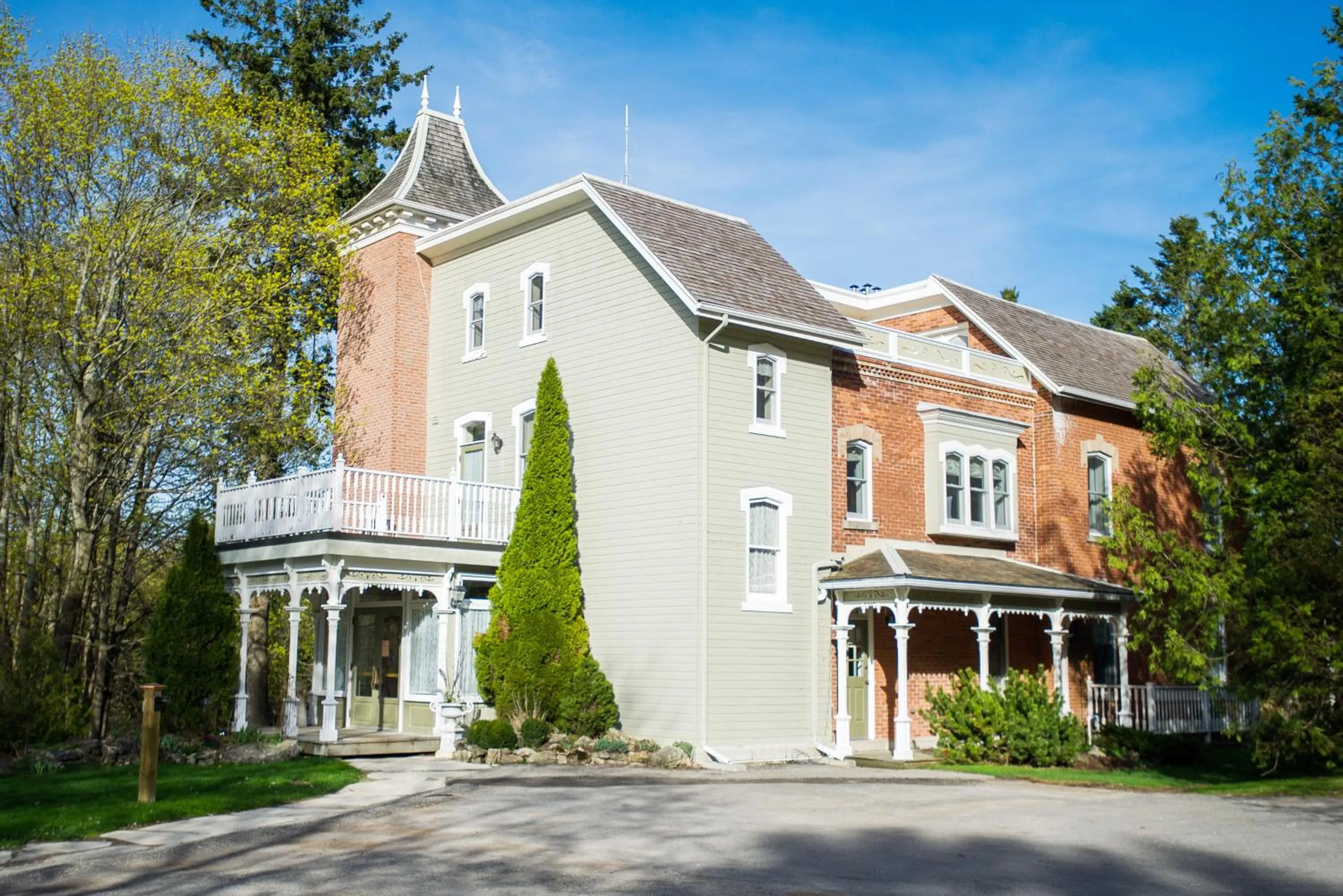 Property building in Millcroft Inn & Spa