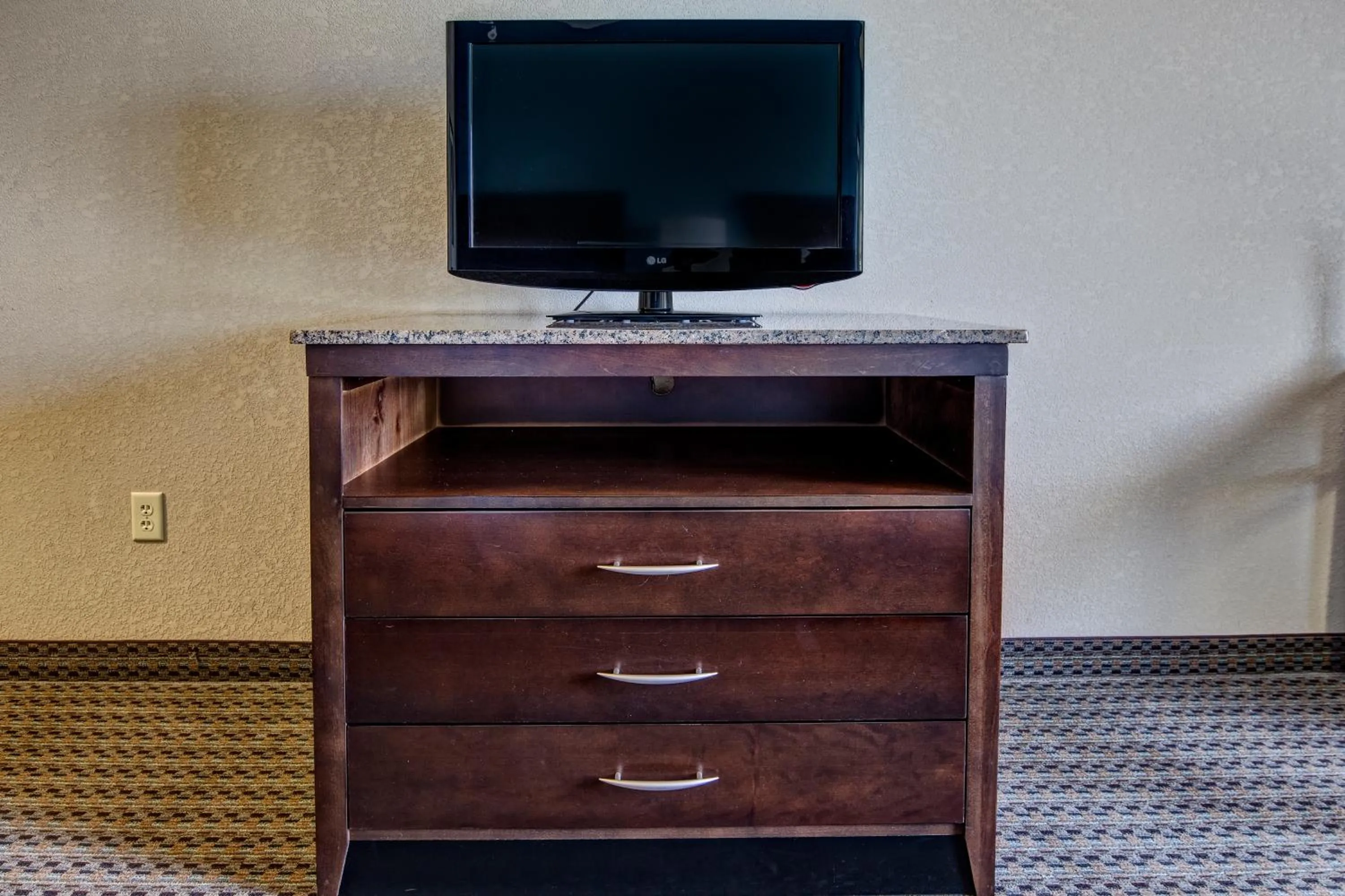 TV and multimedia in Hilton Garden Inn Midtown Tulsa