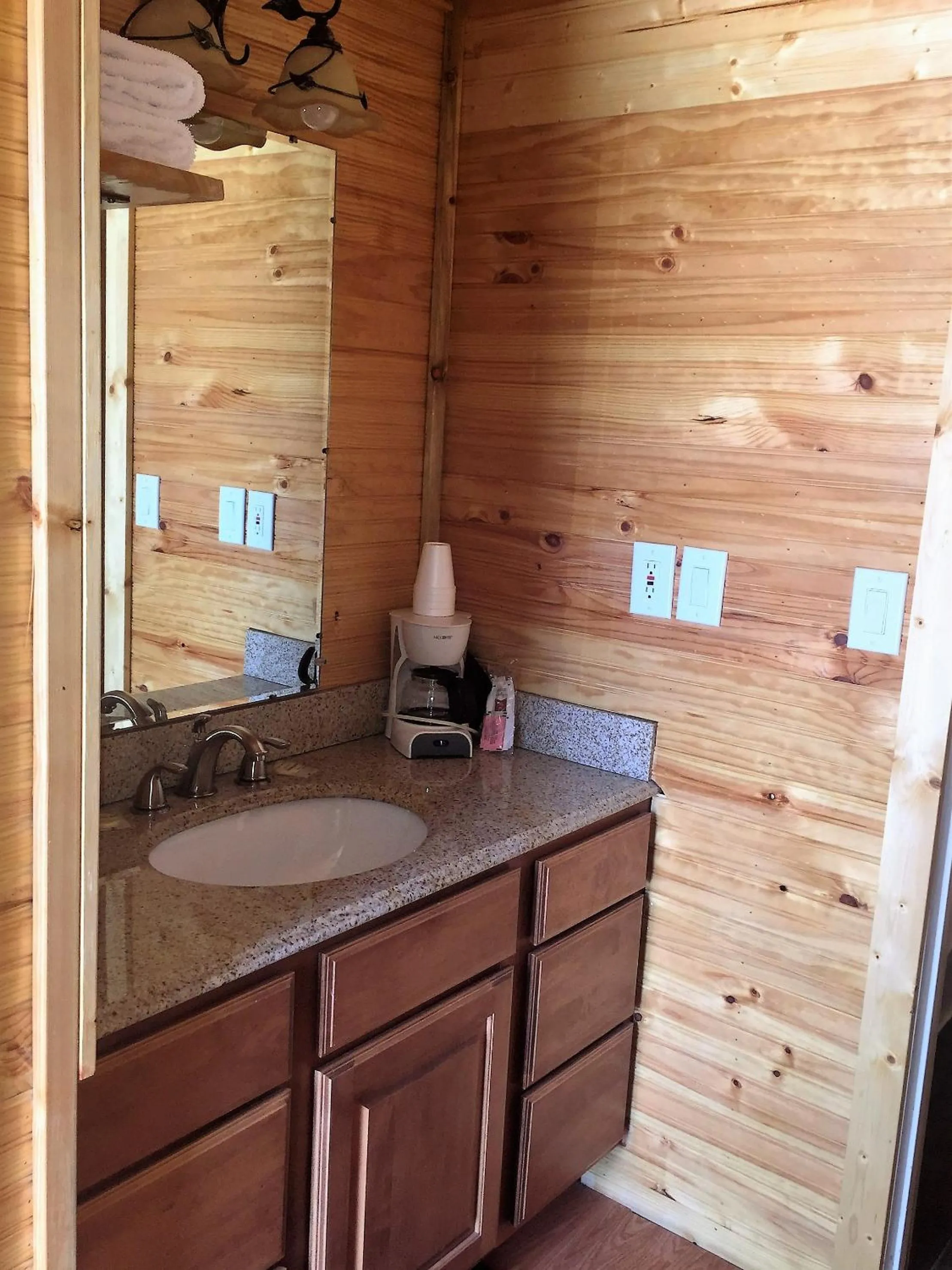 Toilet in Z Bar Motel