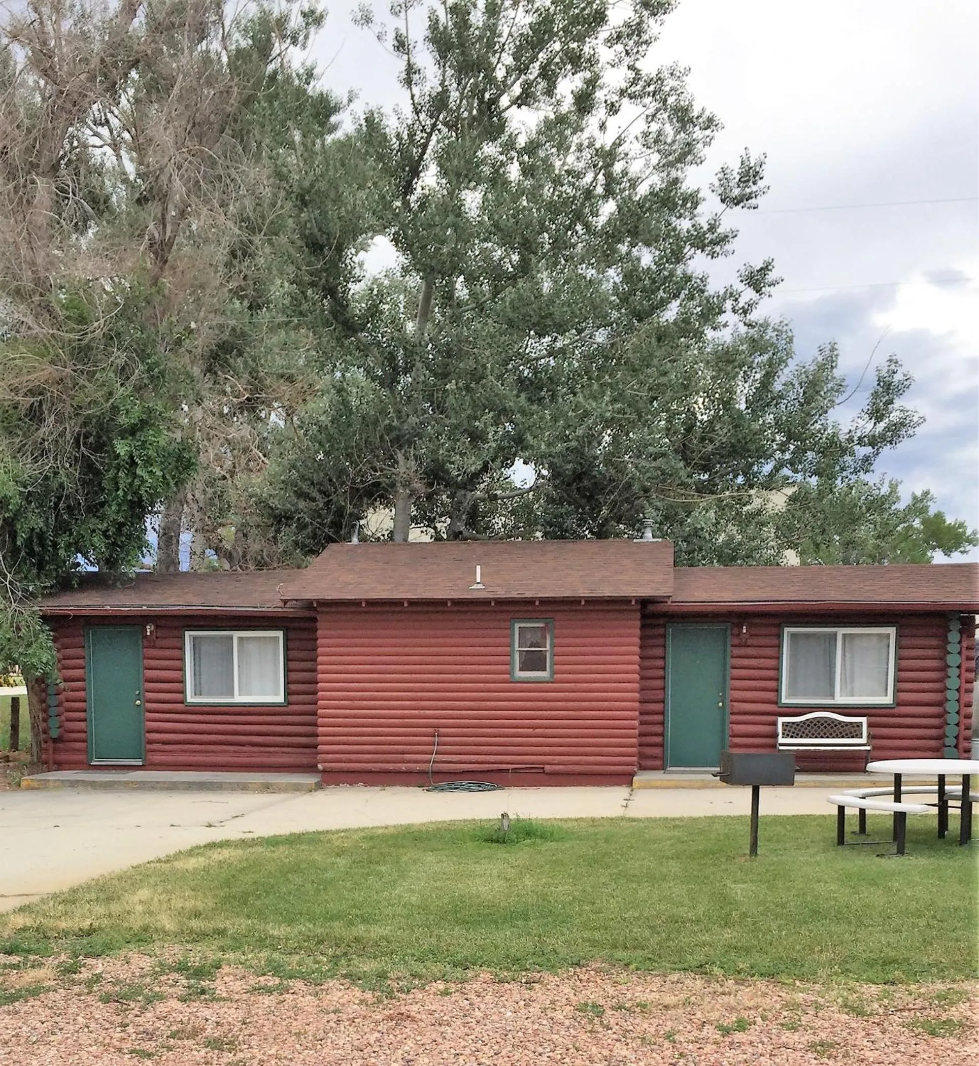 Property building in Z Bar Motel