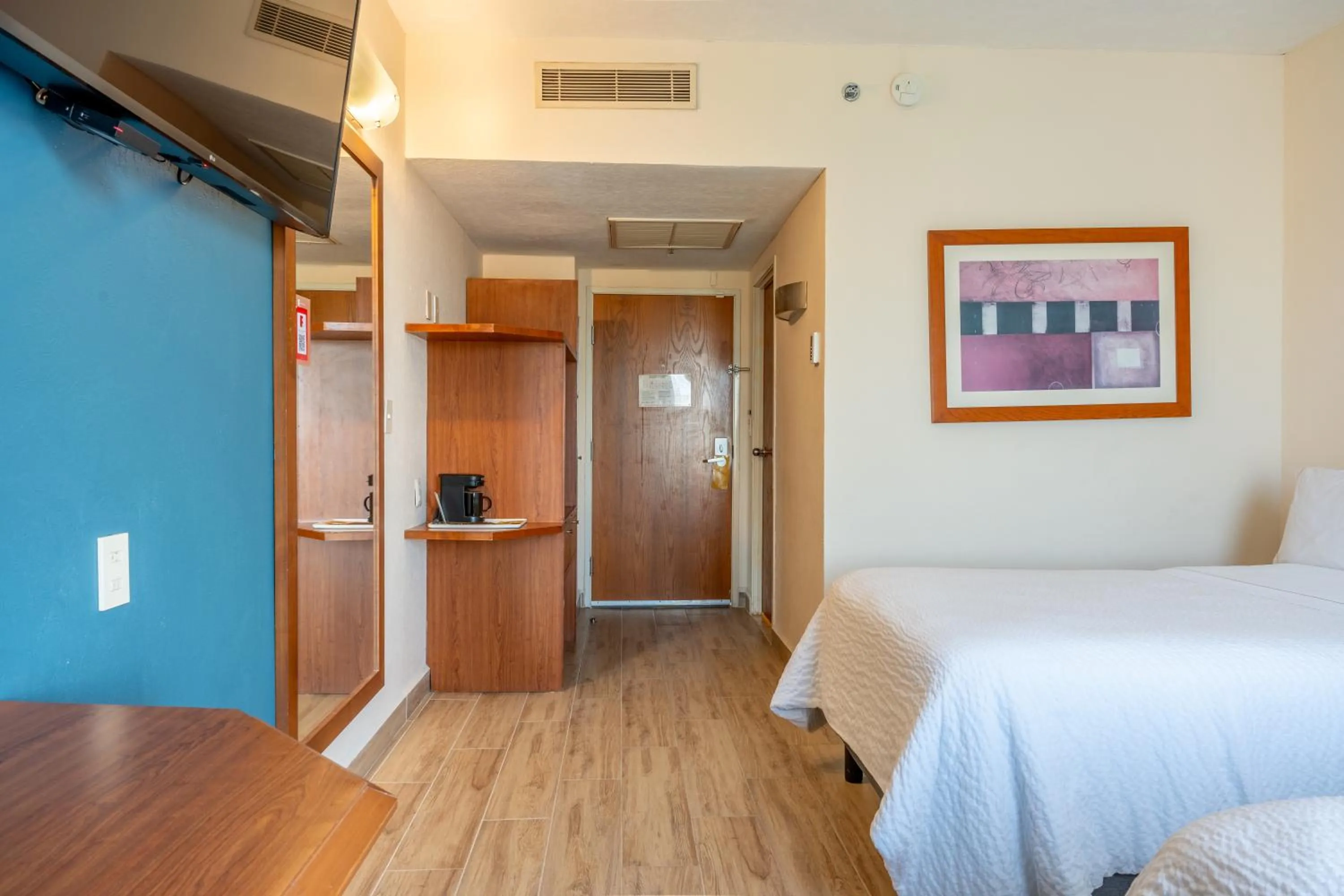 Bedroom, Bed in Fiesta Inn Poza Rica