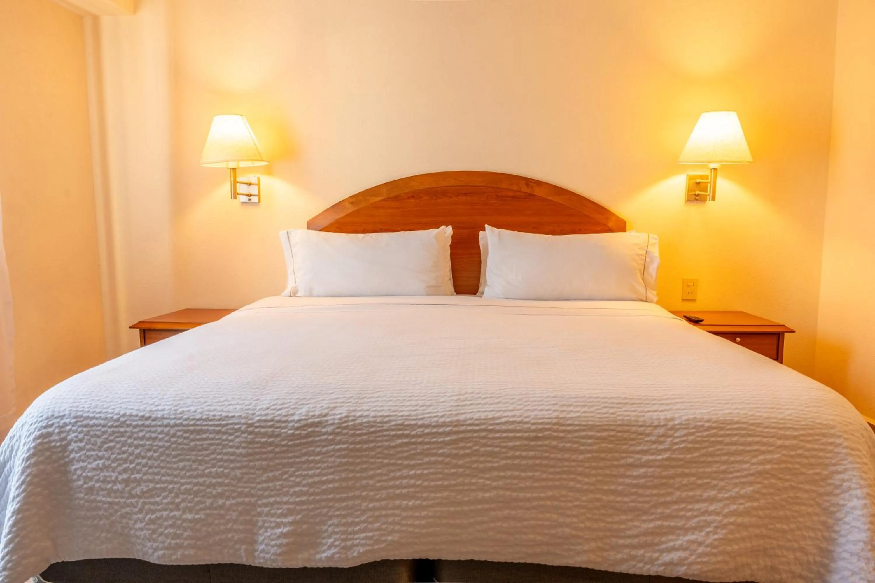 Bed in Fiesta Inn Poza Rica