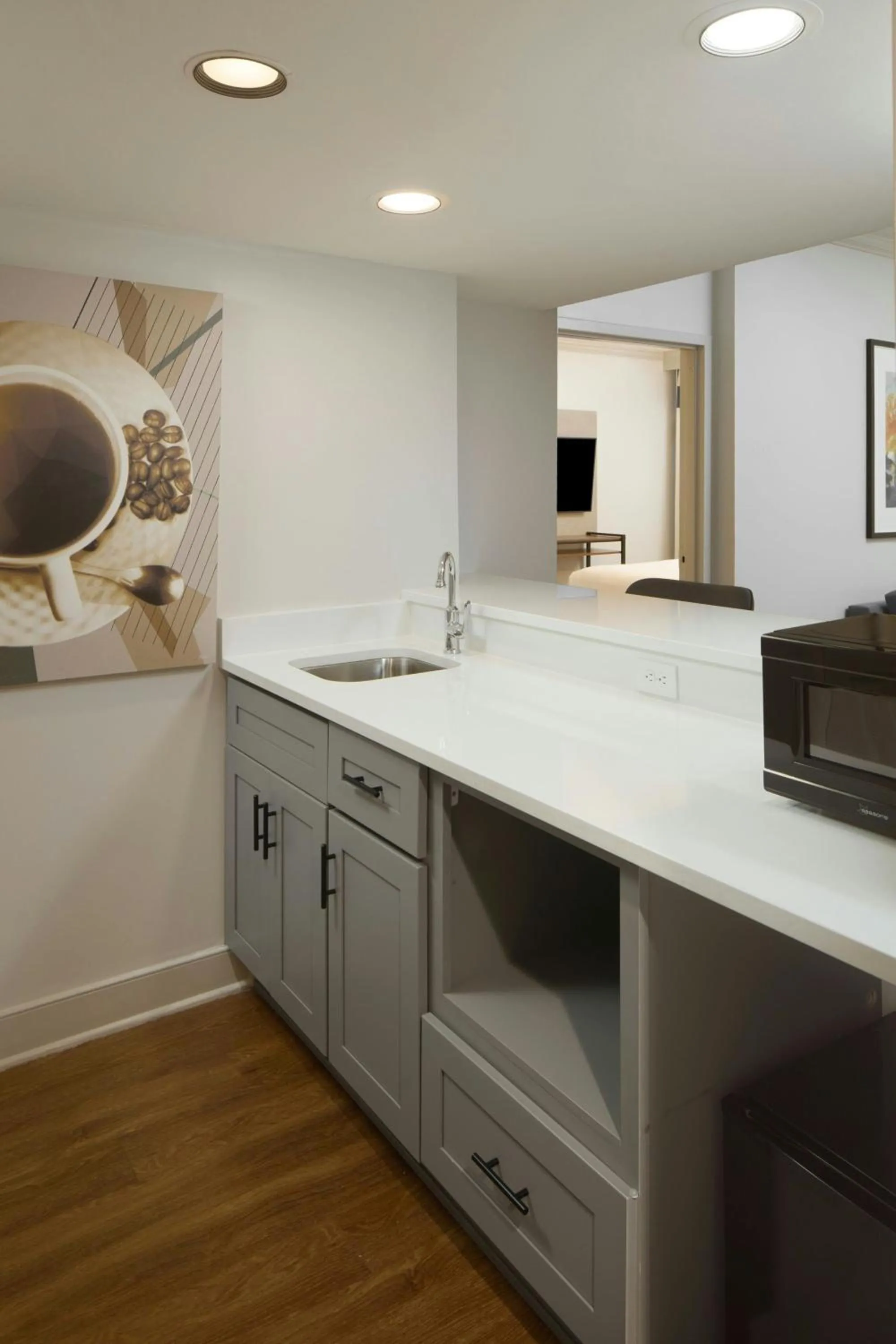 Lounge or bar in Four Points by Sheraton Richmond Airport