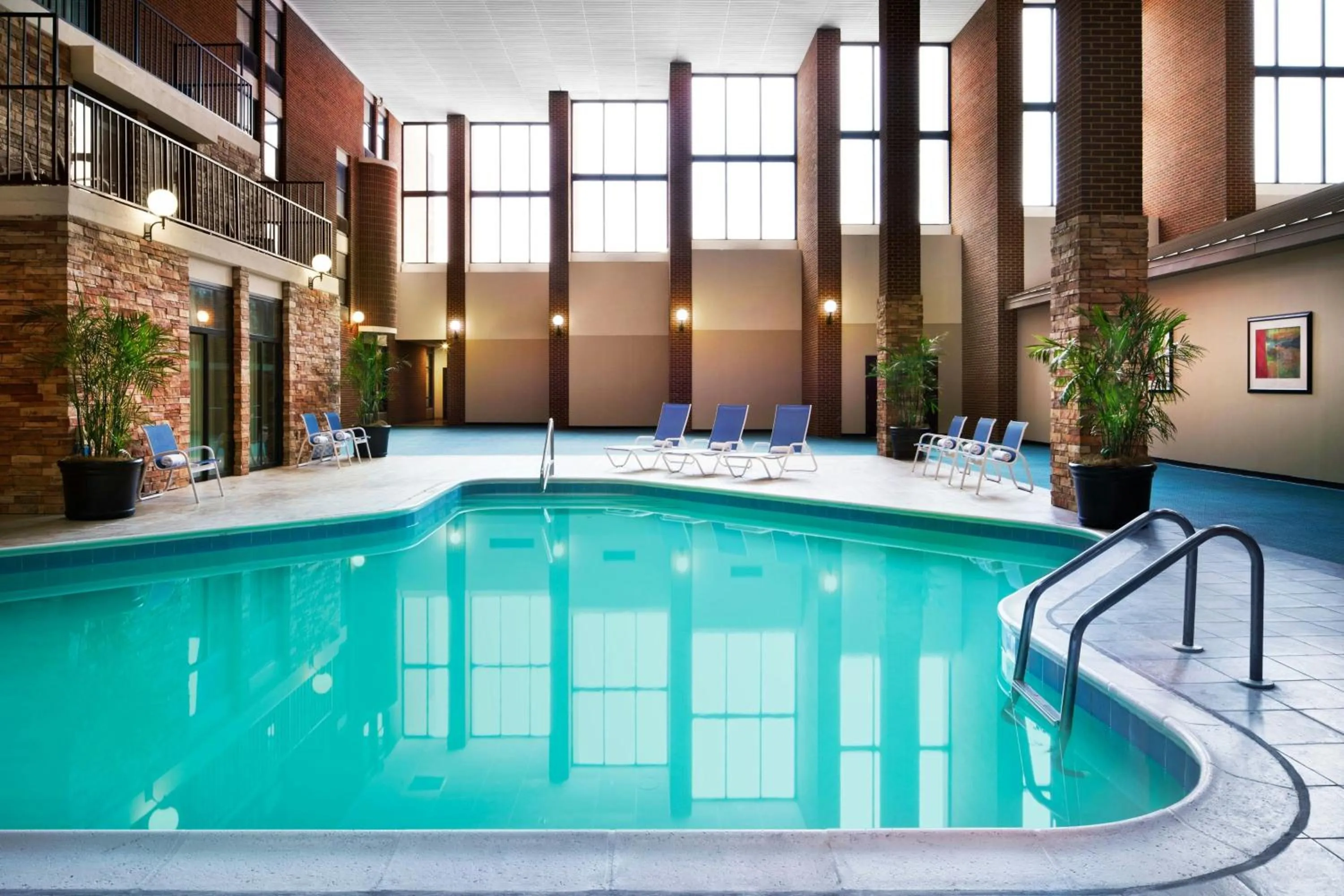 Swimming pool in Four Points by Sheraton Richmond Airport