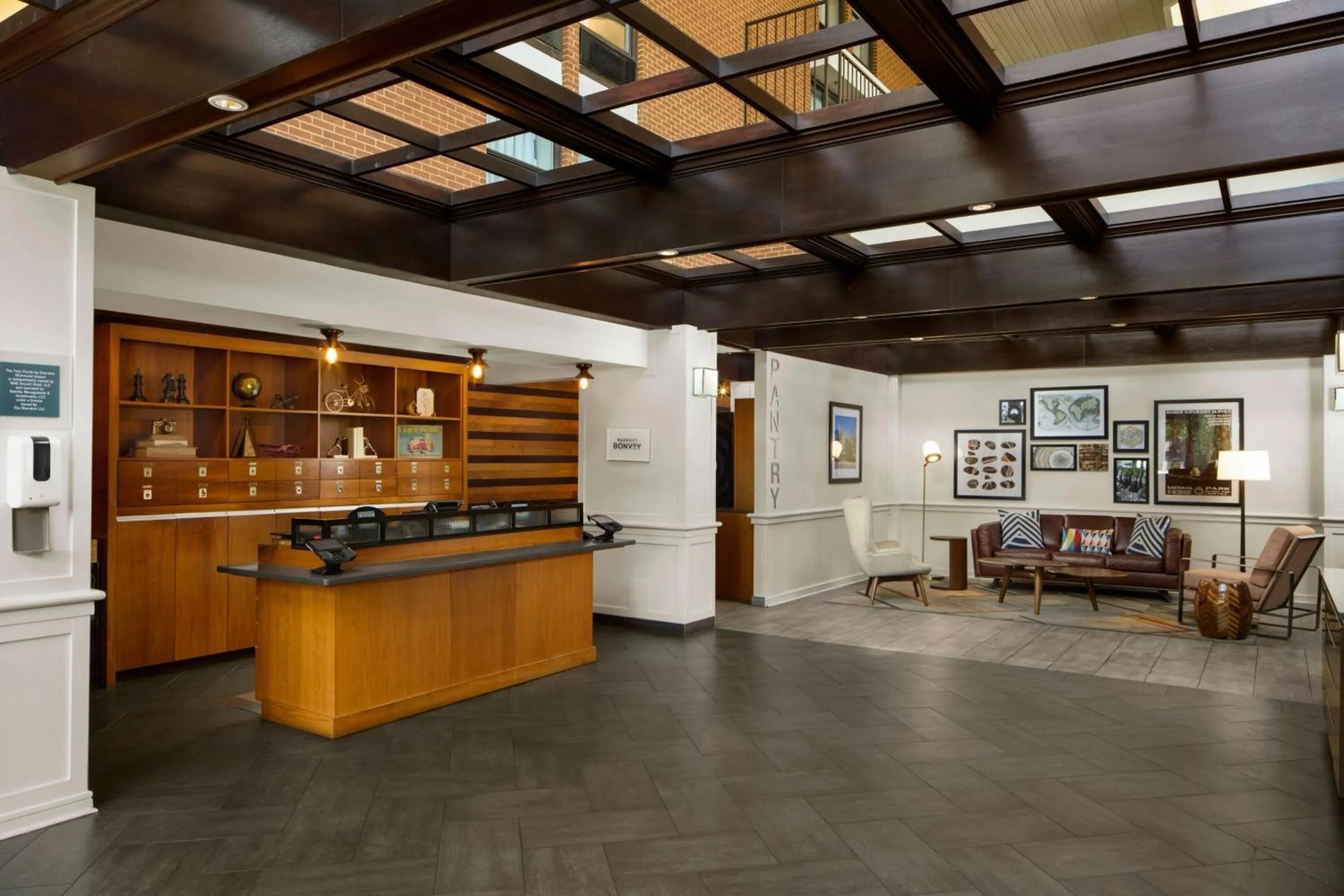 Lobby or reception in Four Points by Sheraton Richmond Airport