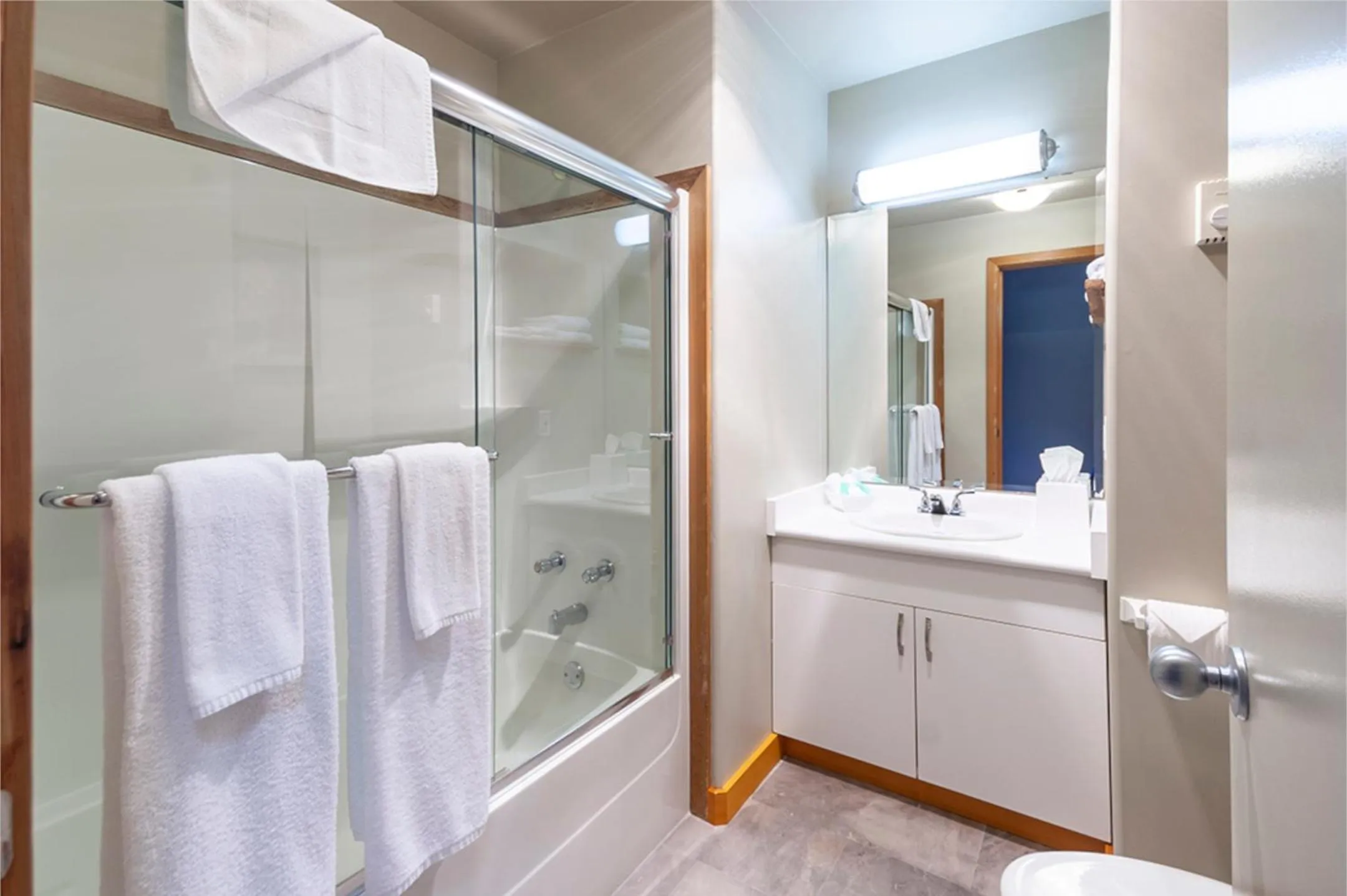 Shower in Himwitsa Lodge