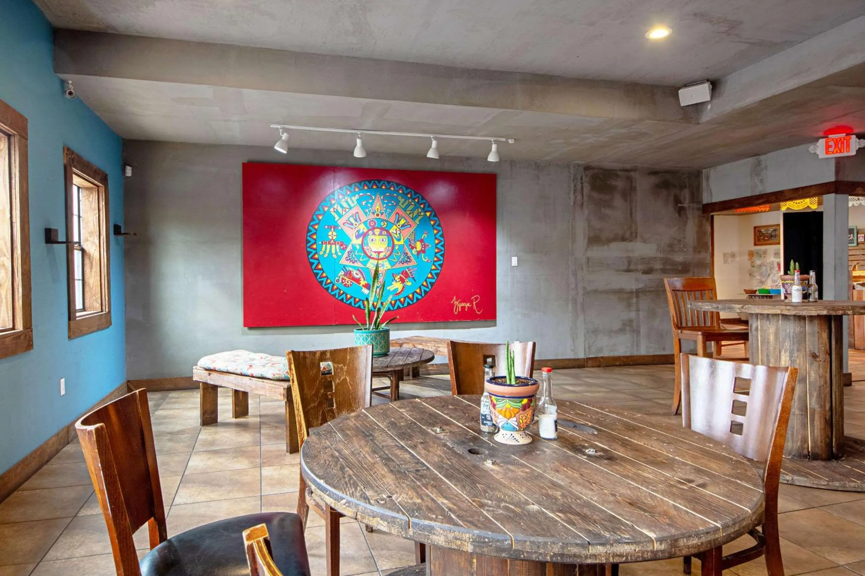 Restaurant/places to eat in Economy Inn & Suites