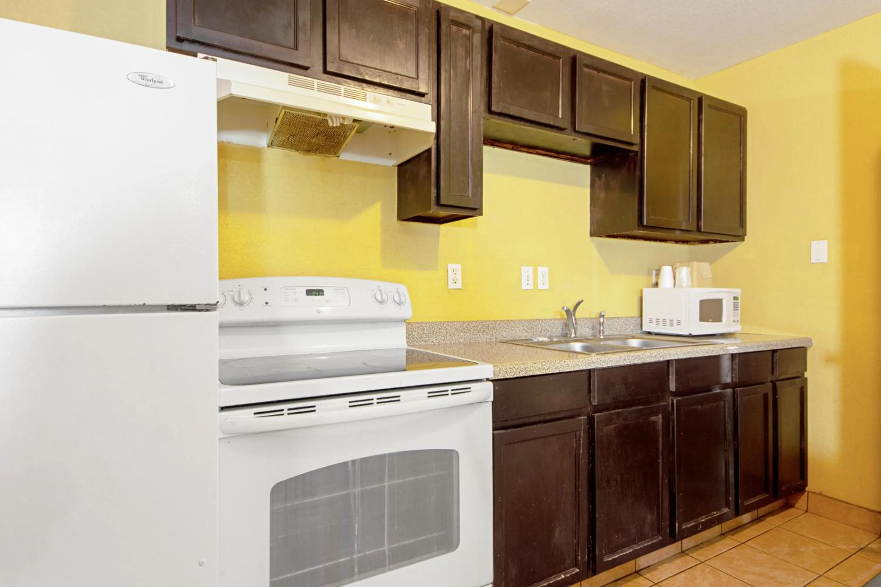 Kitchen or kitchenette in Economy Inn & Suites