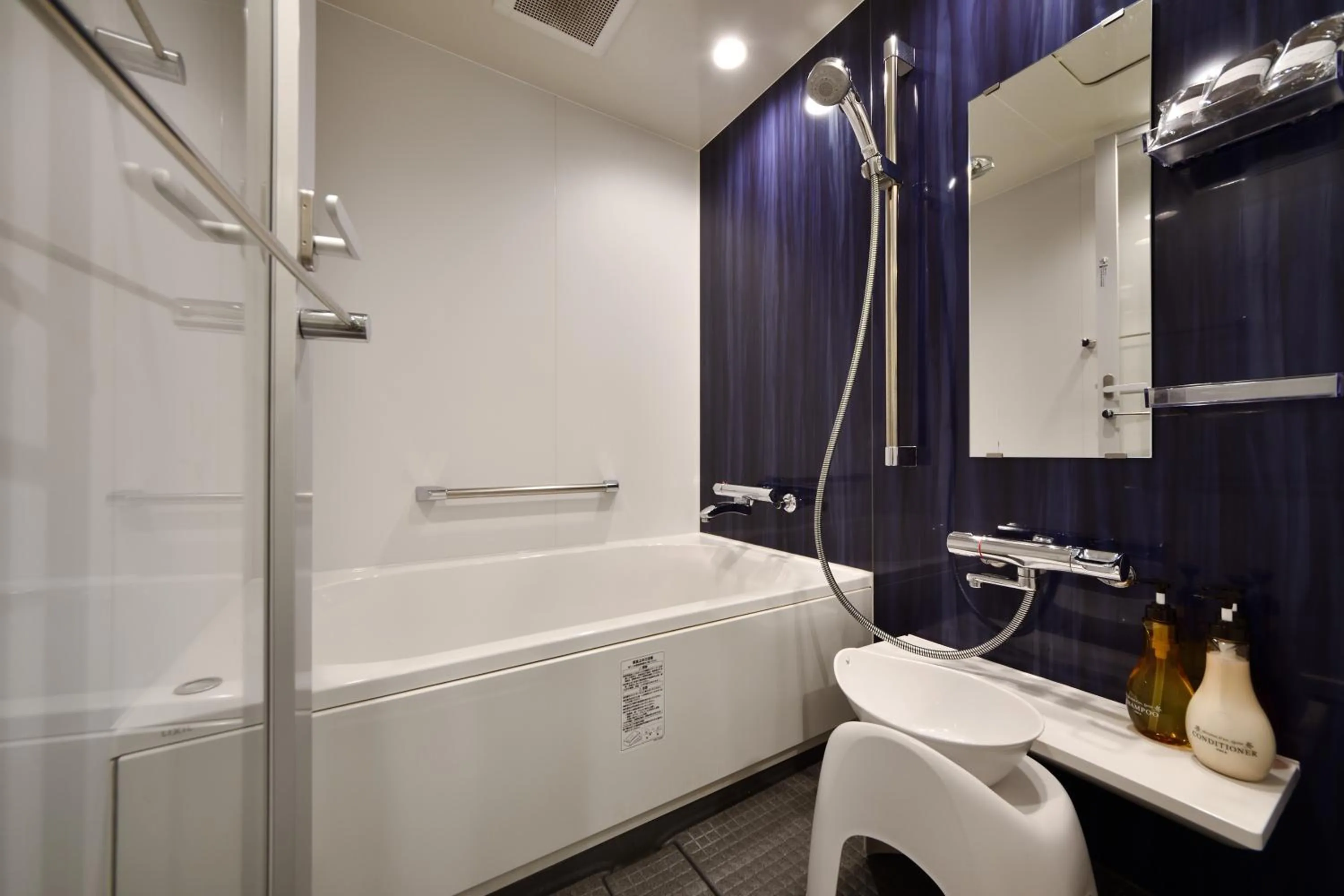 Shower in Hotel Art Stay Naha Kokusai-Dori