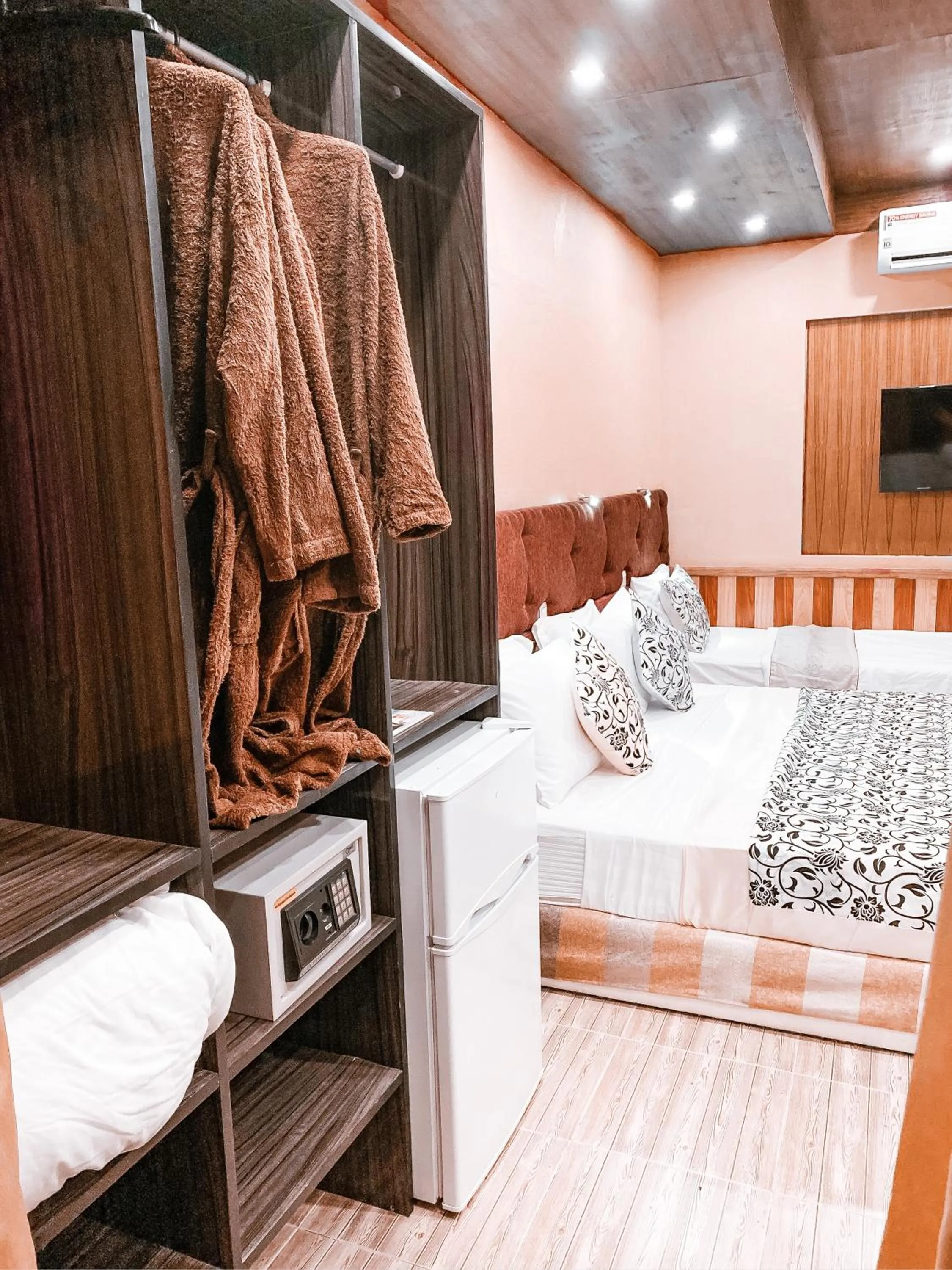 Bed in Summer Villa Guest House