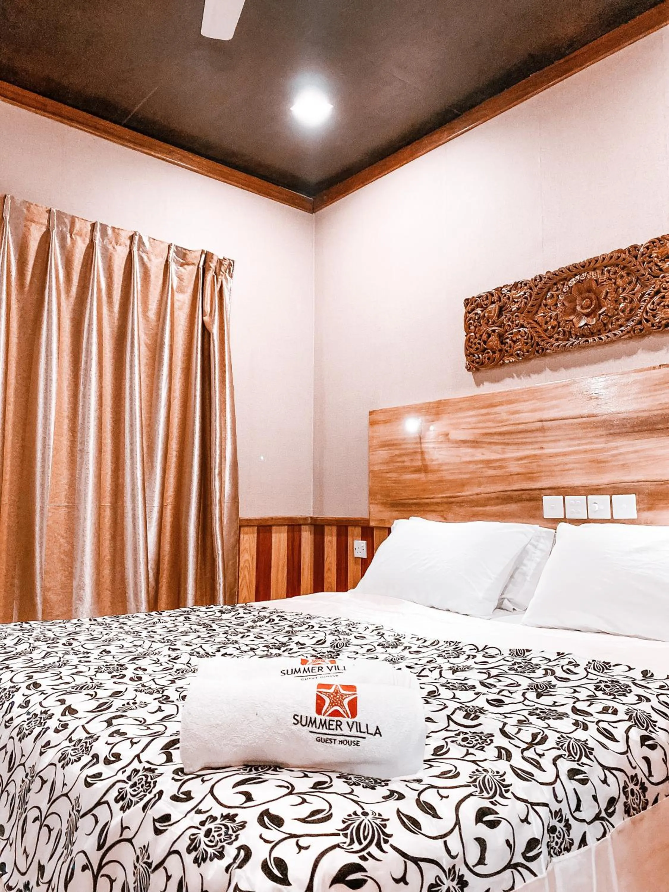 Bed in Summer Villa Guest House