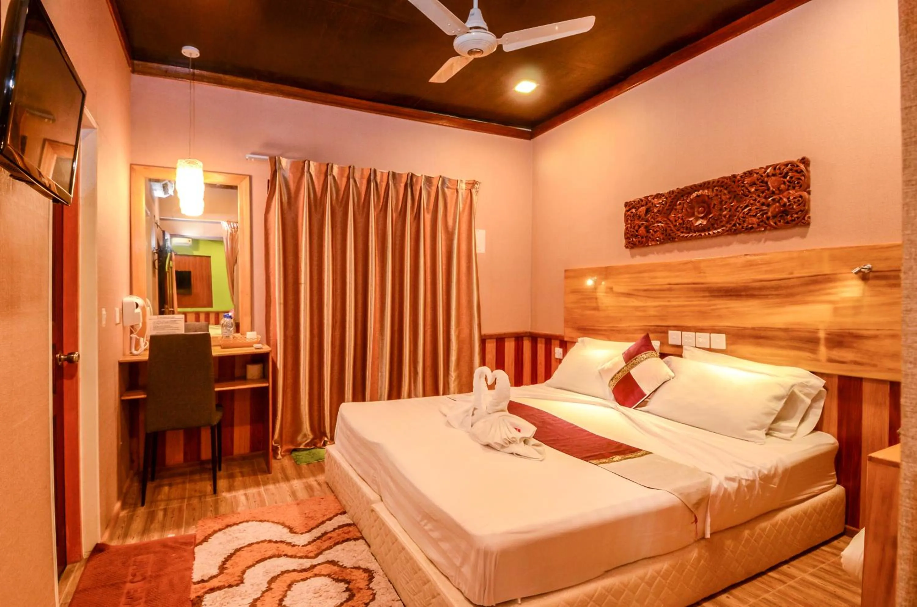 Bed in Summer Villa Guest House