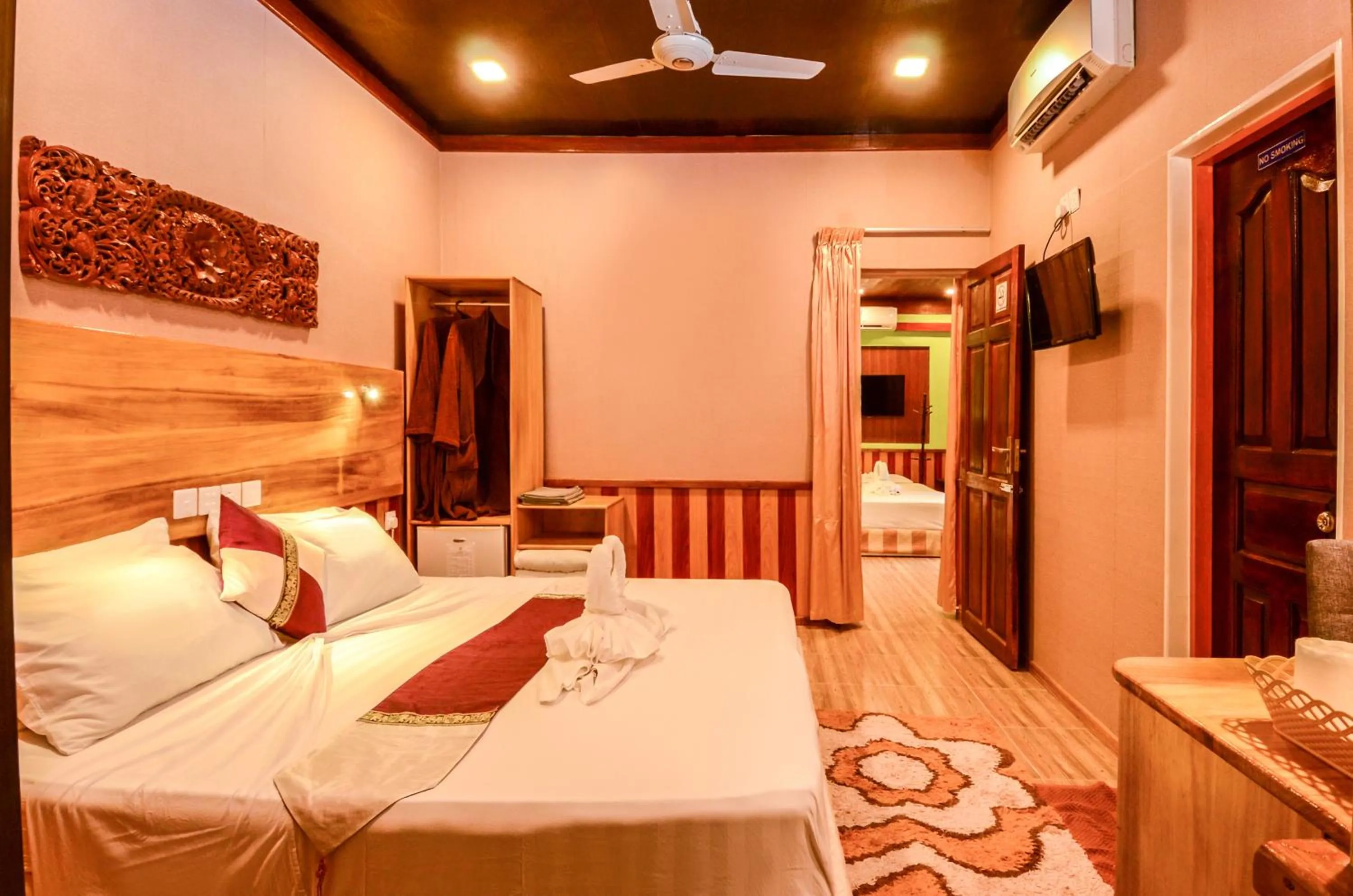 Bed in Summer Villa Guest House