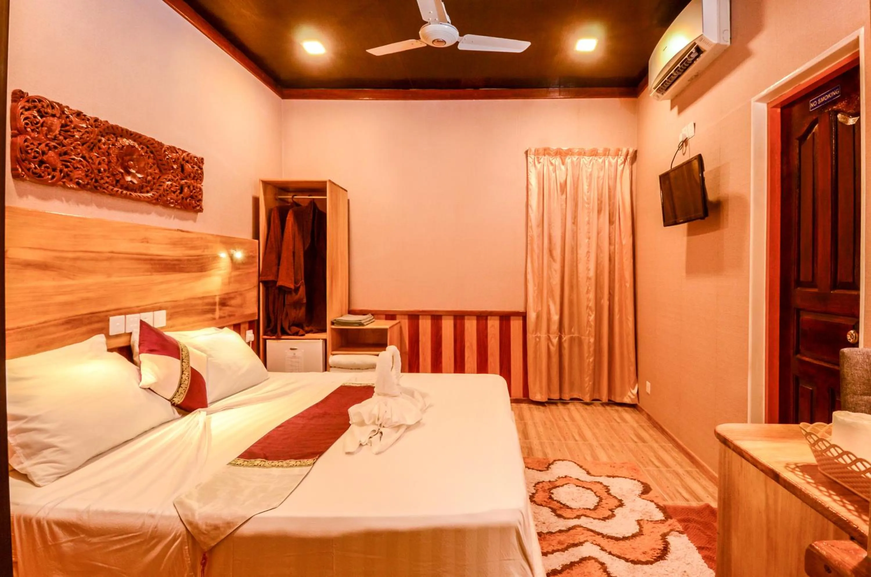 Bed in Summer Villa Guest House