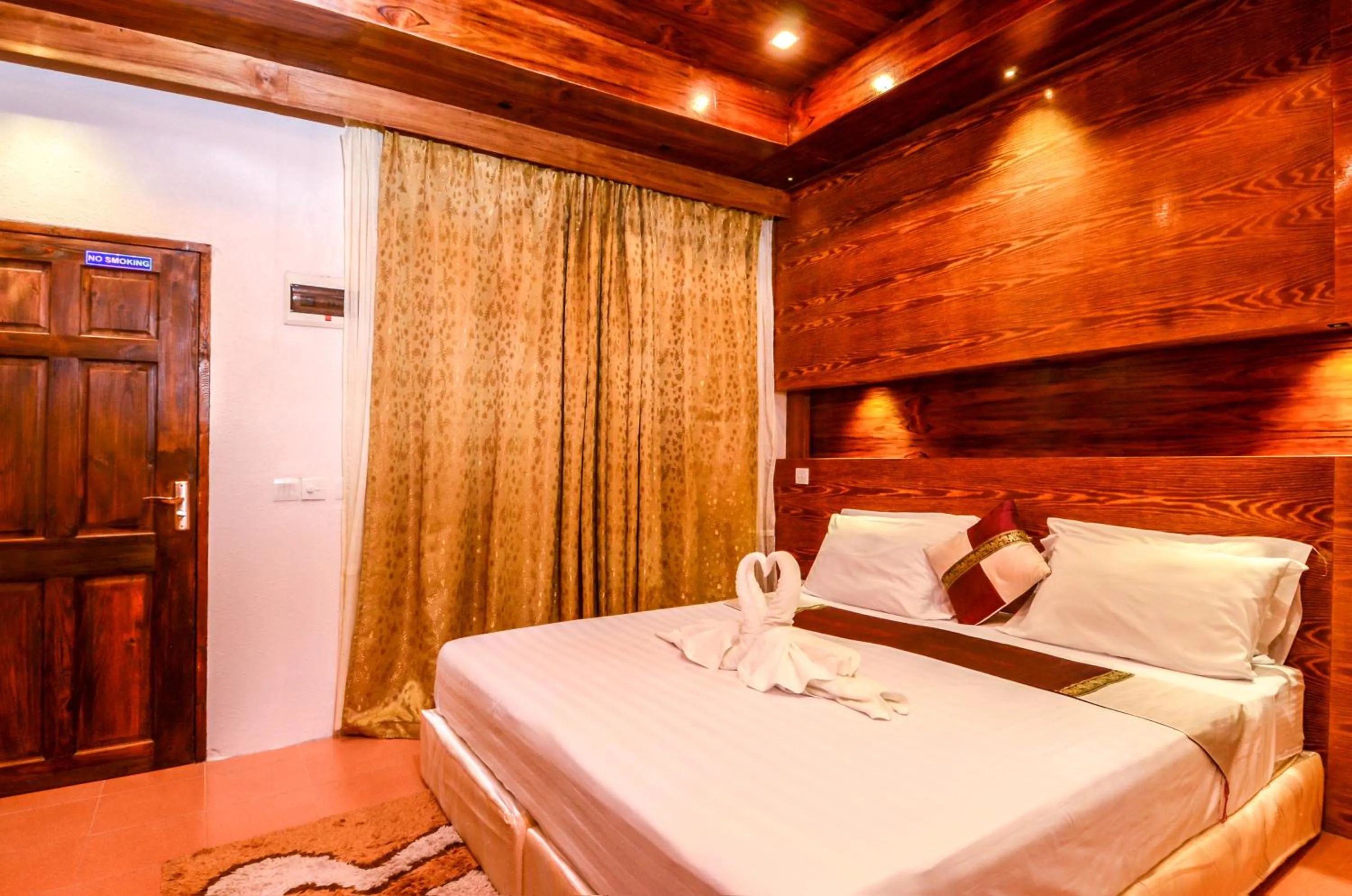 Bed in Summer Villa Guest House