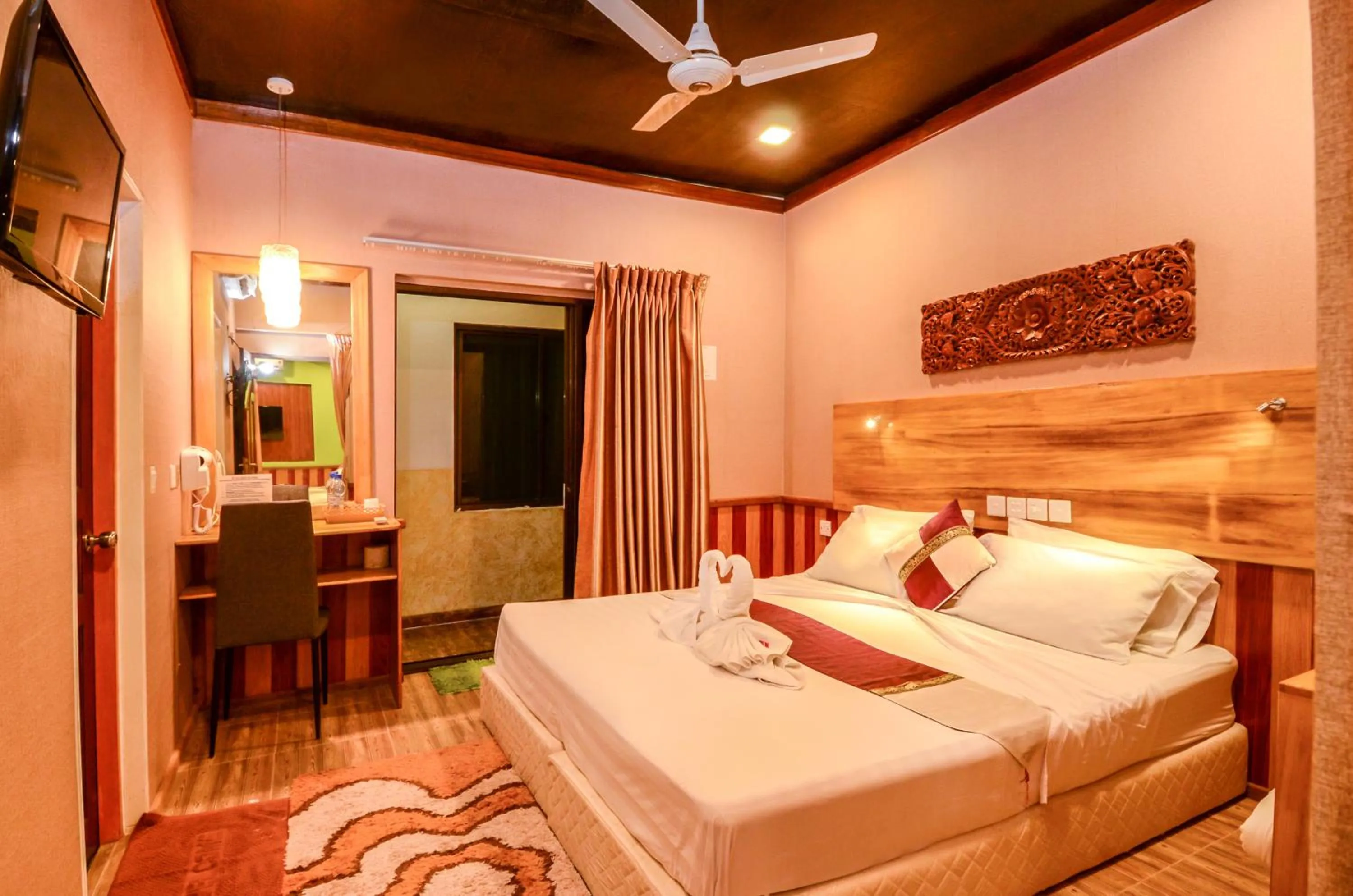 Bed in Summer Villa Guest House