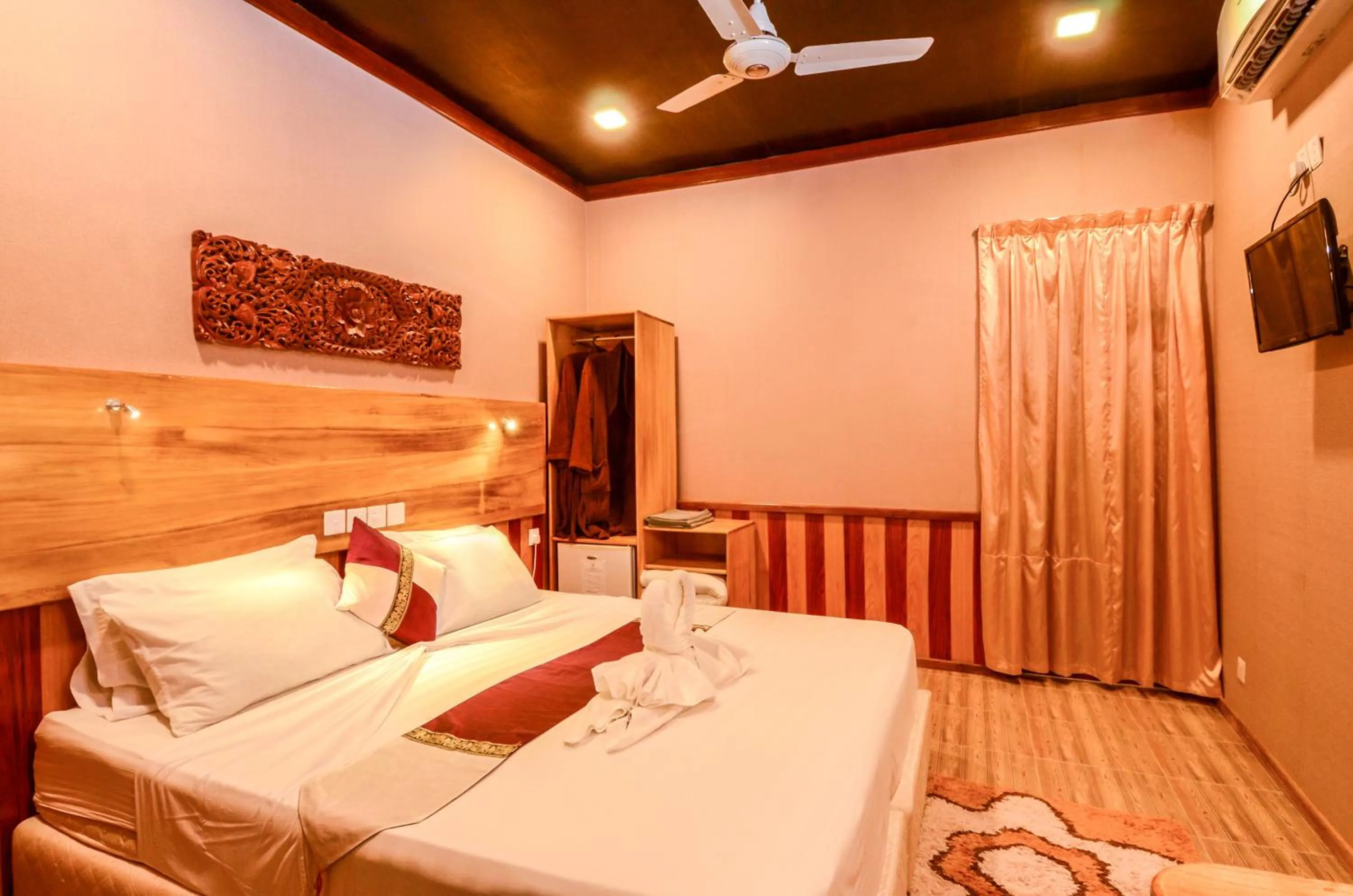 Bed in Summer Villa Guest House